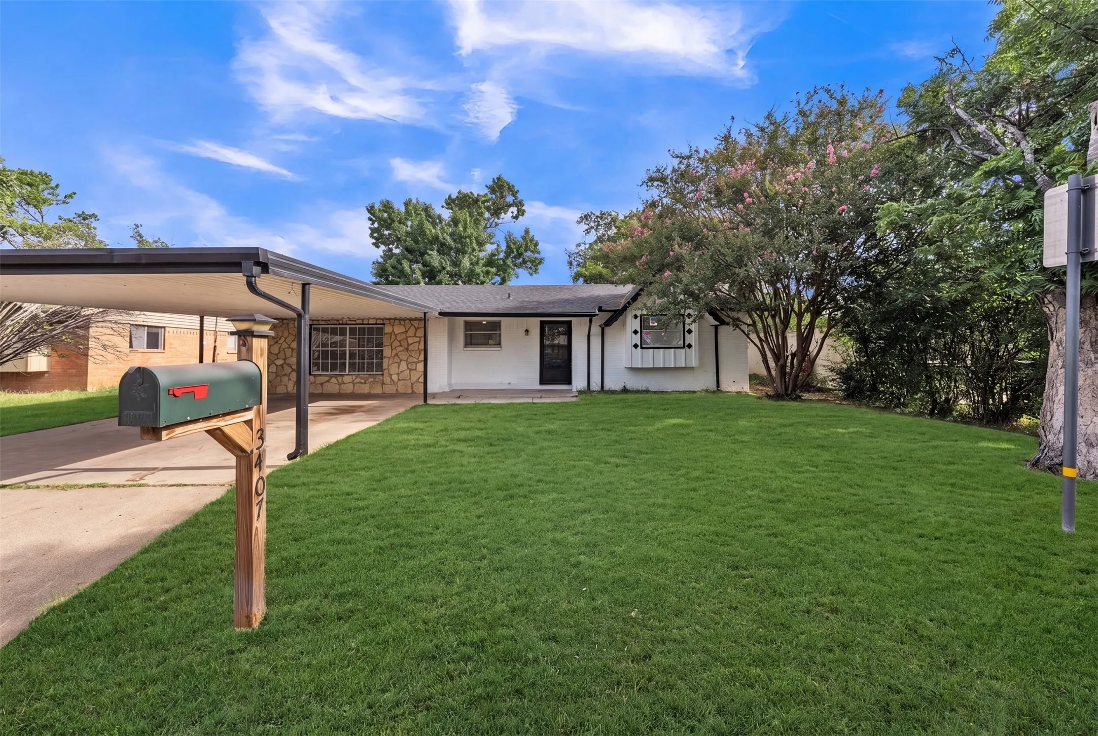 Single Family Residence For Sale in Palo Pinto County , 3407 NE 10th Street, Mineral Wells, Texas 76067, 4 Bedroom, 2 Bathroom, Garage spaces, 1,959 Sqft, built in 1967, mls#21334892, Real Estate Agent in Mineral Wells, Homes For Sale in Palo Pinto county, Homes For Sale in Mineral Wells, Realtor in Mineral Wells Texas, Real Estate Brokerage Independent Realty Texas, Luminita Cordes Realtor