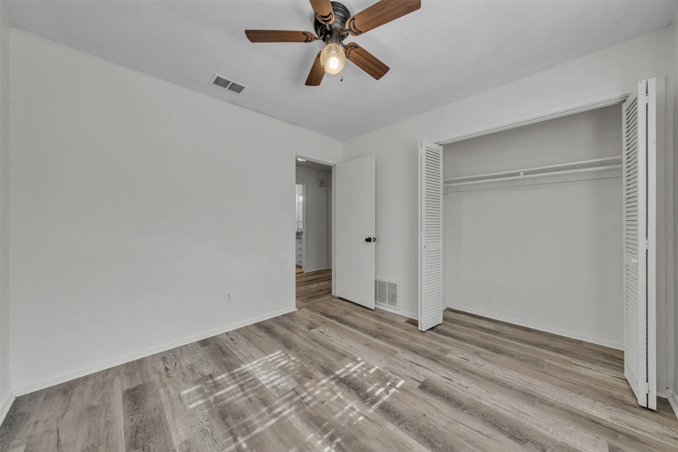Single Family Residence For Sale in Palo Pinto County , 3407 NE 10th Street, Mineral Wells, Texas 76067, 4 Bedroom, 2 Bathroom, Garage spaces, 1,959 Sqft, built in 1967, mls#21334892, Real Estate Agent in Mineral Wells, Homes For Sale in Palo Pinto county, Homes For Sale in Mineral Wells, Realtor in Mineral Wells Texas, Real Estate Brokerage Independent Realty Texas, Luminita Cordes Realtor