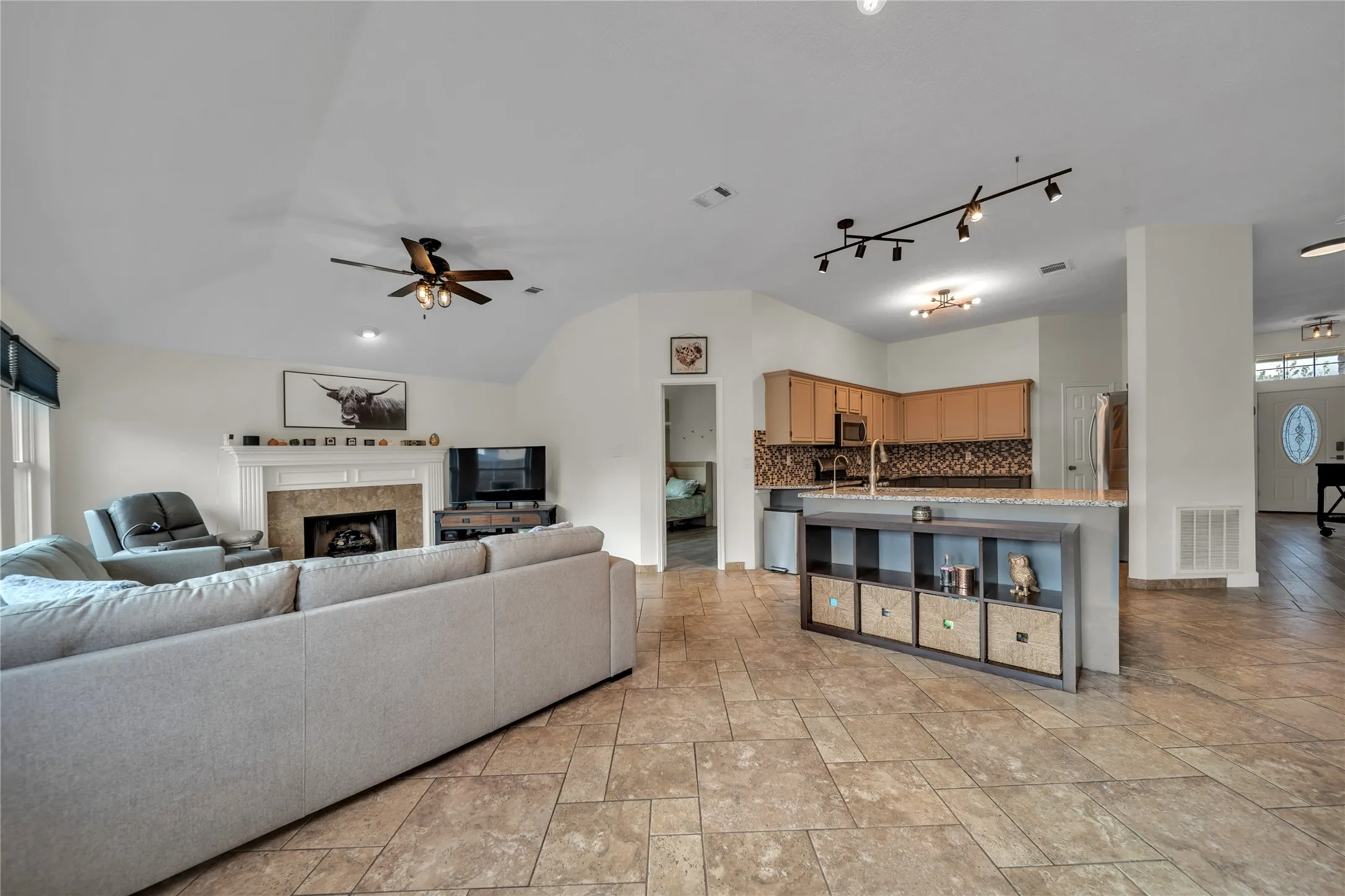 Single Family Residence For Sale in Dallas County , 2604 Hackberry Creek, Mesquite, Texas 75181, 4 Bedroom, 2 Bathroom, 2 Garage spaces, 2,111 Sqft, built in 1995, mls#21333863, Real Estate Agent in Mesquite, Homes For Sale in Dallas county, Homes For Sale in Mesquite, Realtor in Mesquite Texas, Real Estate Brokerage Independent Realty Texas, Luminita Cordes Realtor