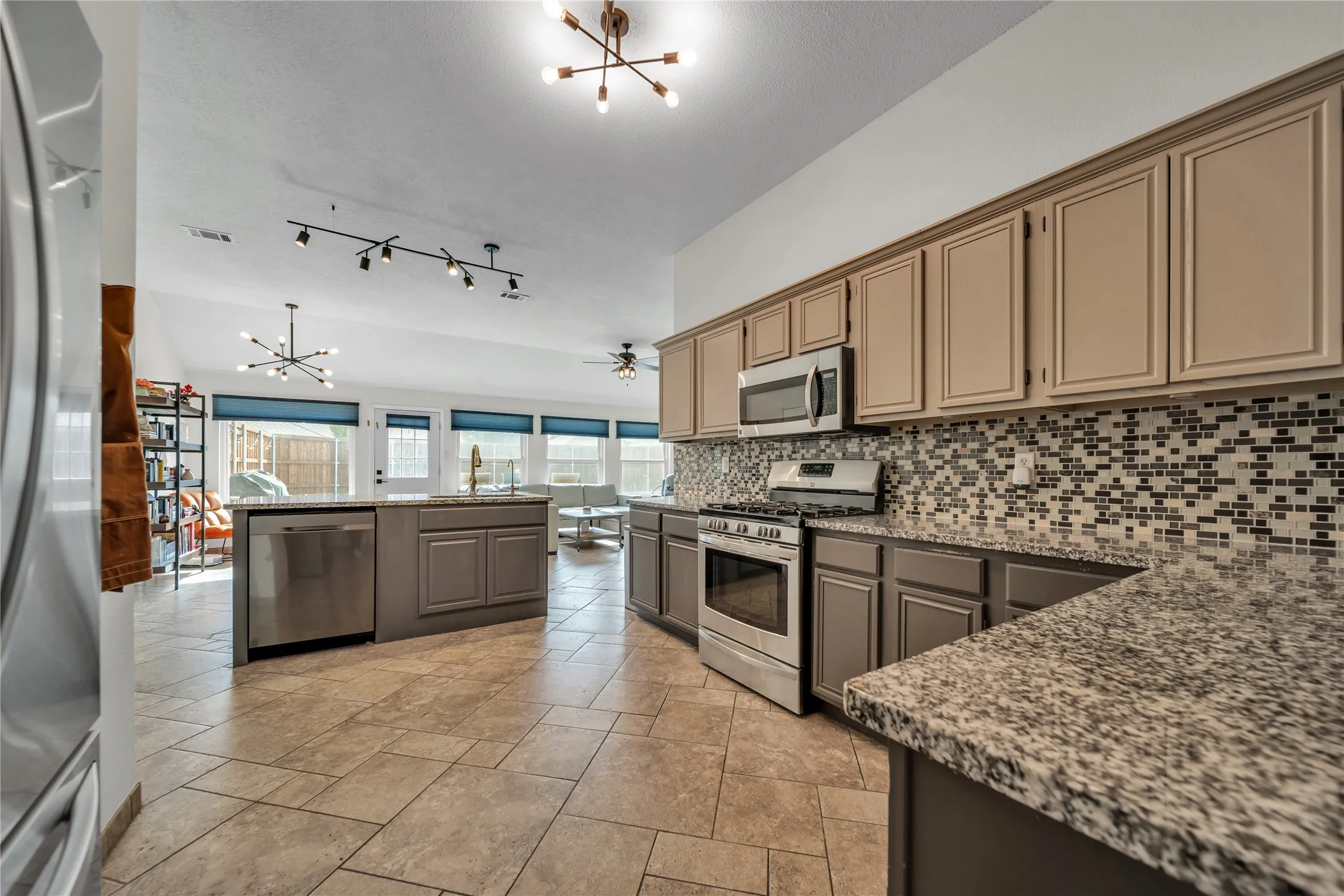 Single Family Residence For Sale in Dallas County , 2604 Hackberry Creek, Mesquite, Texas 75181, 4 Bedroom, 2 Bathroom, 2 Garage spaces, 2,111 Sqft, built in 1995, mls#21333863, Real Estate Agent in Mesquite, Homes For Sale in Dallas county, Homes For Sale in Mesquite, Realtor in Mesquite Texas, Real Estate Brokerage Independent Realty Texas, Luminita Cordes Realtor