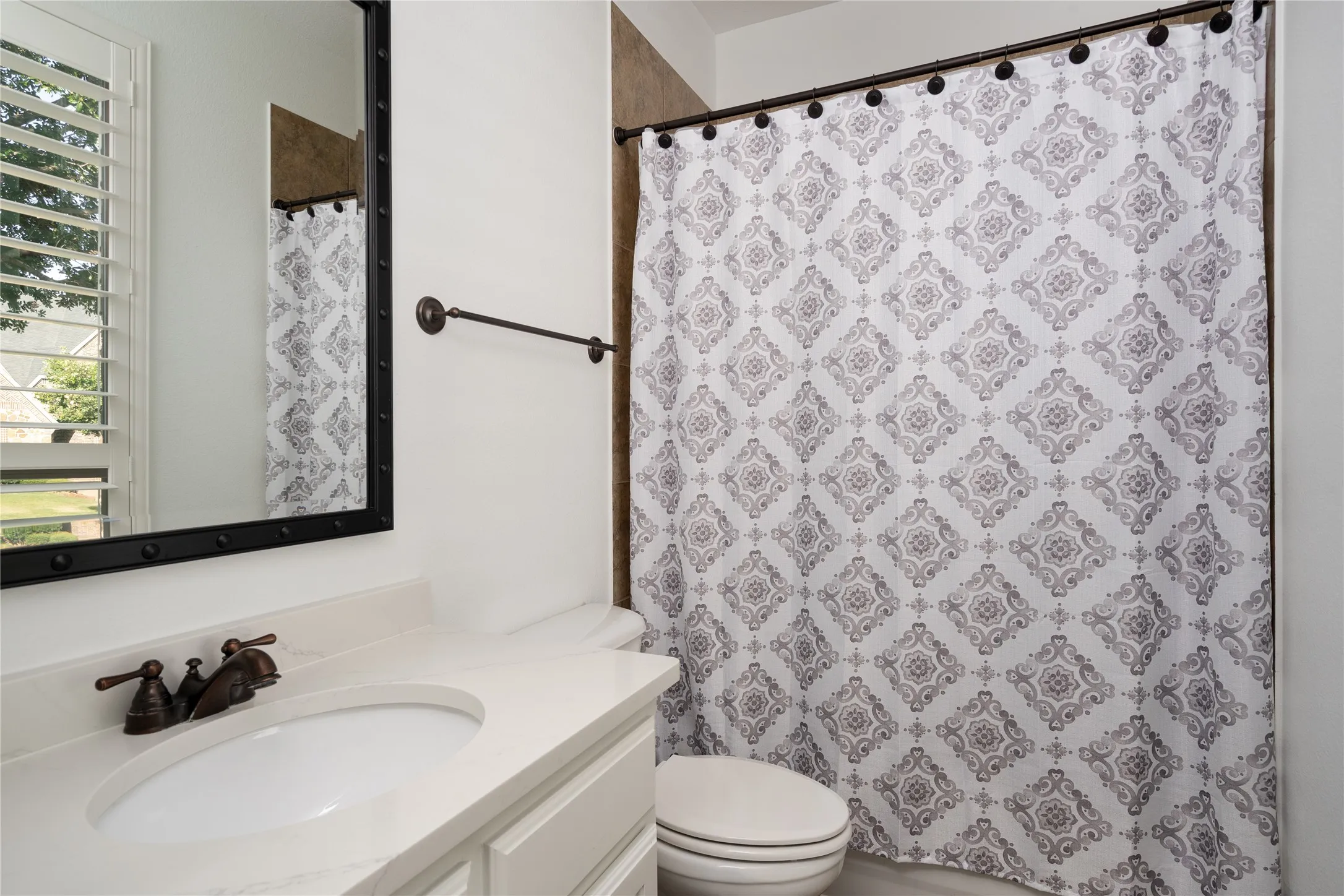 Single Family Residence For Sale in Denton County , 2312 Maidens Castle Drive, Lewisville, Texas 75056, 4 Bedroom, 5 Bathroom, 3 Garage spaces, 4,306 Sqft, built in 2007, mls#21334937, Real Estate Agent in Lewisville, Homes For Sale in Denton county, Homes For Sale in Lewisville, Realtor in Lewisville Texas, Real Estate Brokerage Independent Realty Texas, Luminita Cordes Realtor