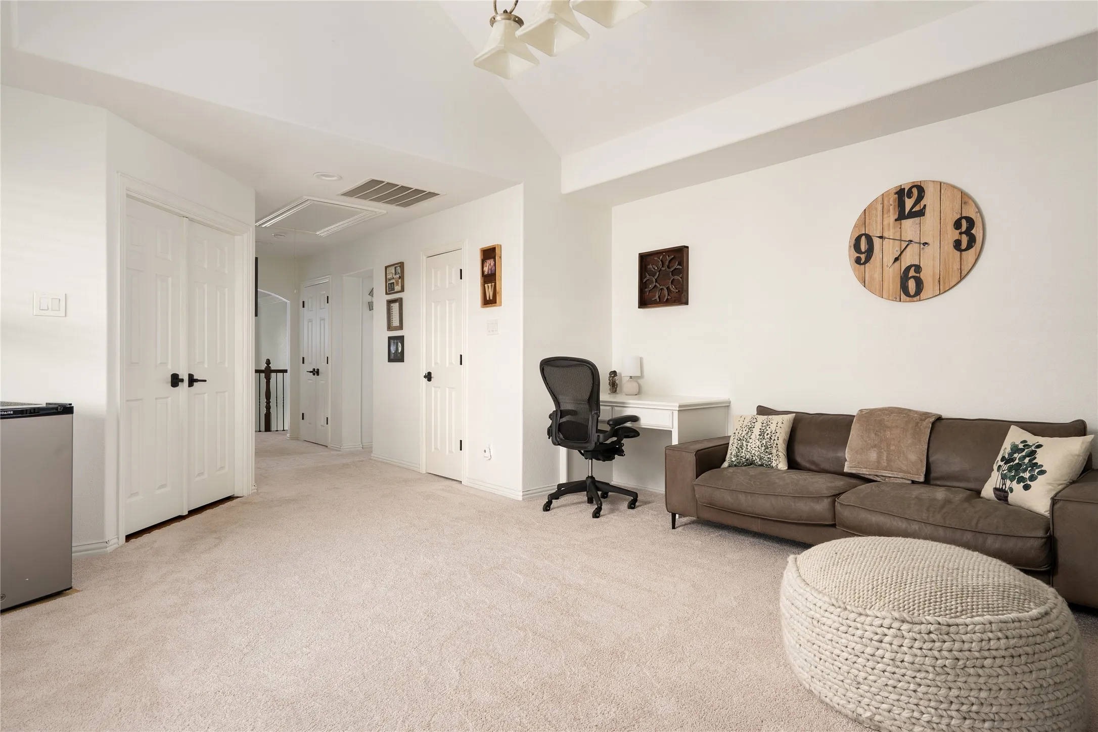 Single Family Residence For Sale in Denton County , 2312 Maidens Castle Drive, Lewisville, Texas 75056, 4 Bedroom, 5 Bathroom, 3 Garage spaces, 4,306 Sqft, built in 2007, mls#21334937, Real Estate Agent in Lewisville, Homes For Sale in Denton county, Homes For Sale in Lewisville, Realtor in Lewisville Texas, Real Estate Brokerage Independent Realty Texas, Luminita Cordes Realtor