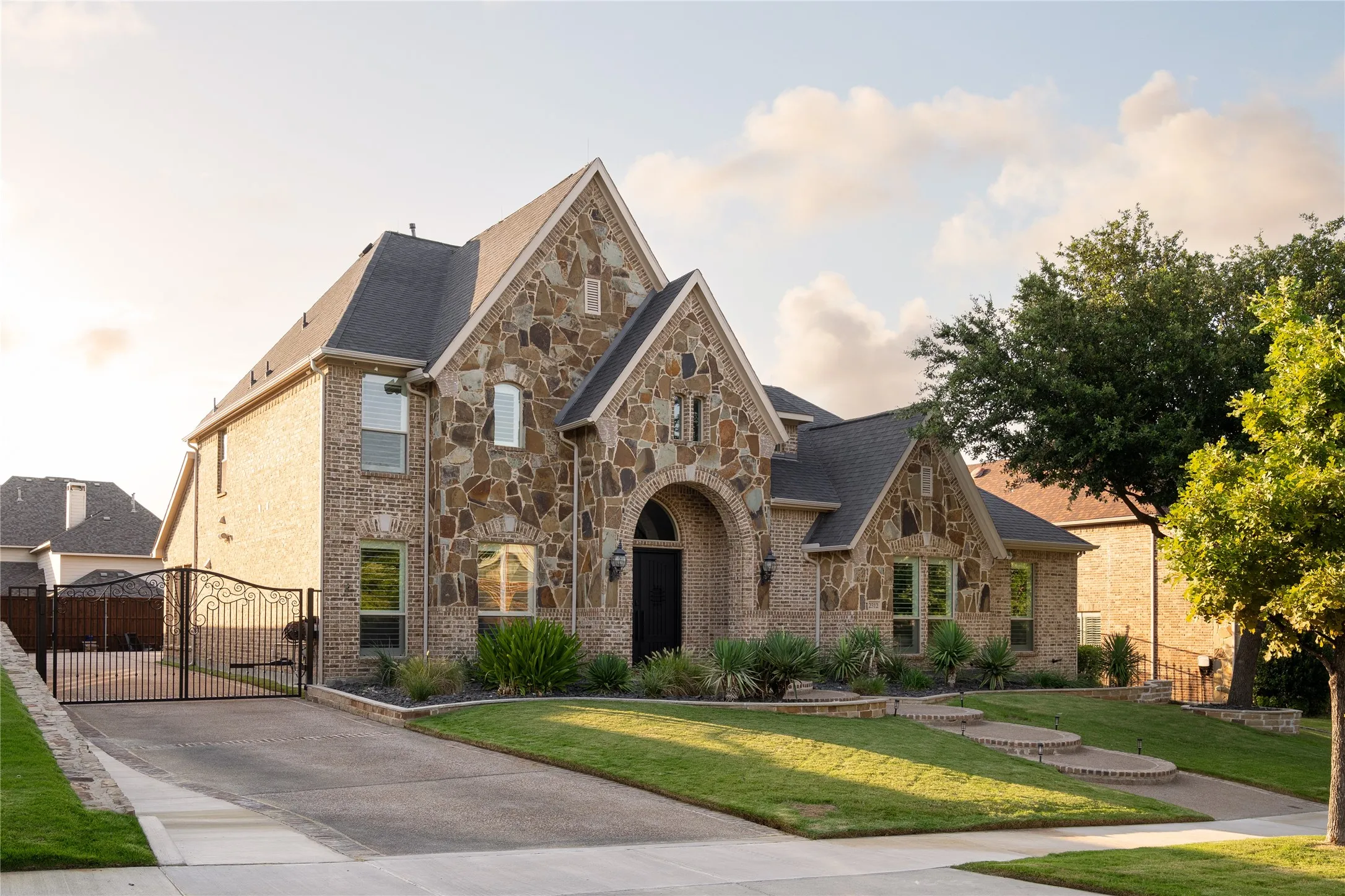 Single Family Residence For Sale in Denton County , 2312 Maidens Castle Drive, Lewisville, Texas 75056, 4 Bedroom, 5 Bathroom, 3 Garage spaces, 4,306 Sqft, built in 2007, mls#21334937, Real Estate Agent in Lewisville, Homes For Sale in Denton county, Homes For Sale in Lewisville, Realtor in Lewisville Texas, Real Estate Brokerage Independent Realty Texas, Luminita Cordes Realtor