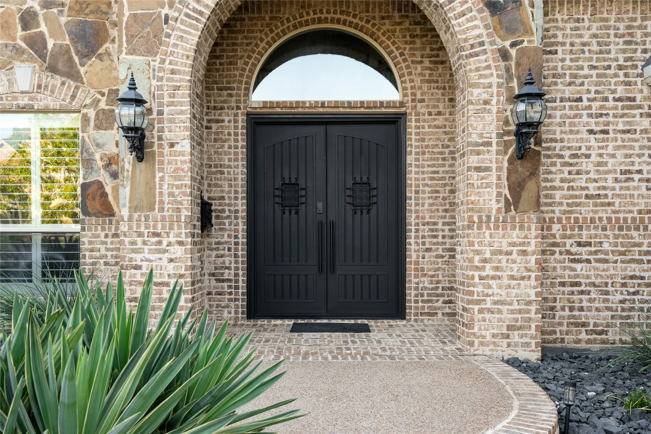 Single Family Residence For Sale in Denton County , 2312 Maidens Castle Drive, Lewisville, Texas 75056, 4 Bedroom, 5 Bathroom, 3 Garage spaces, 4,306 Sqft, built in 2007, mls#21334937, Real Estate Agent in Lewisville, Homes For Sale in Denton county, Homes For Sale in Lewisville, Realtor in Lewisville Texas, Real Estate Brokerage Independent Realty Texas, Luminita Cordes Realtor