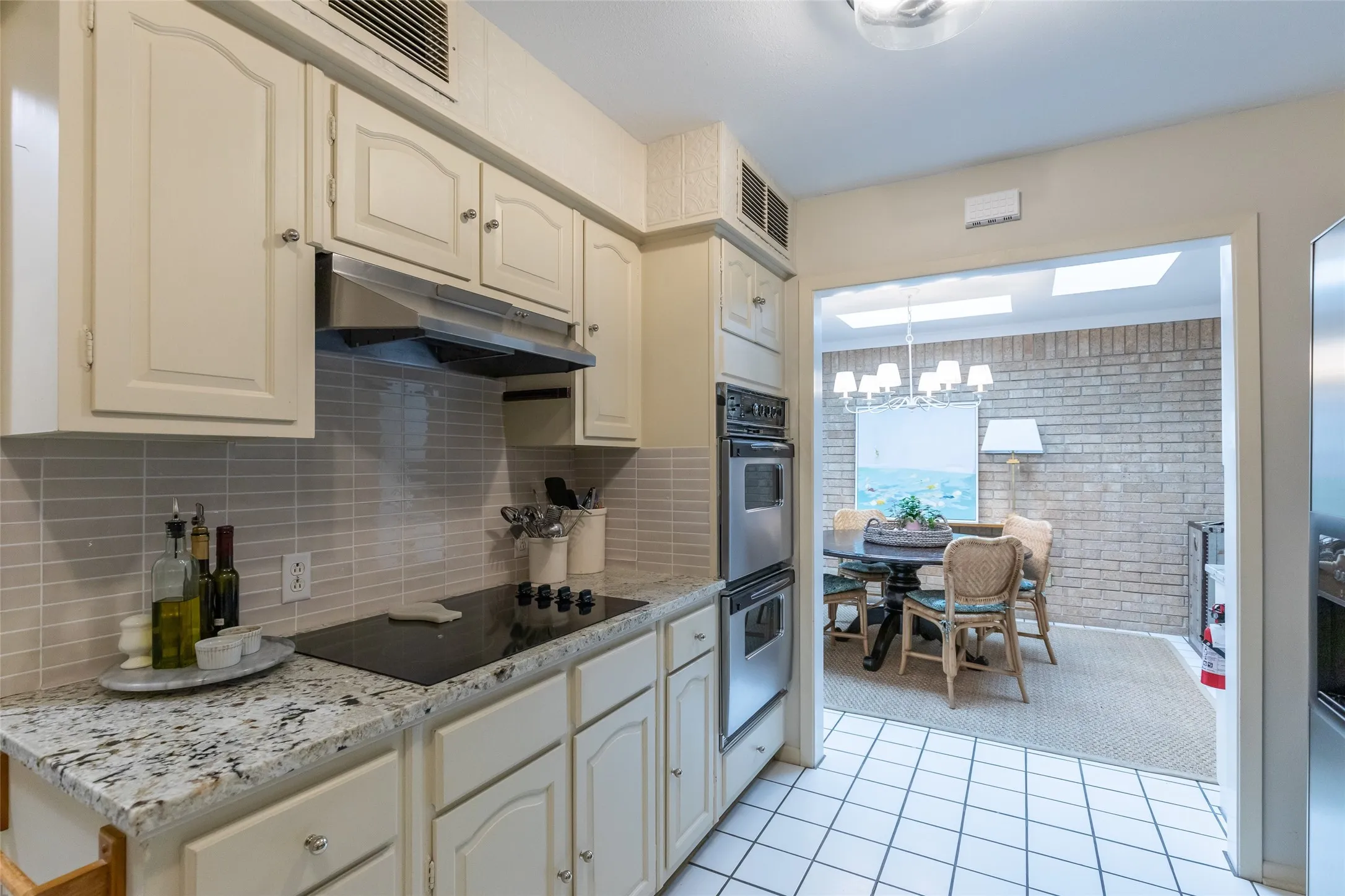Condominium For Sale in Taylor County , 2732 Barrow Street, Abilene, Texas 79605, 3 Bedroom, 3 Bathroom, 2 Garage spaces, 2,758 Sqft, built in 1974, mls#21333357, Real Estate Agent in Abilene, Homes For Sale in Taylor county, Homes For Sale in Abilene, Realtor in Abilene Texas, Real Estate Brokerage Independent Realty Texas, Luminita Cordes Realtor