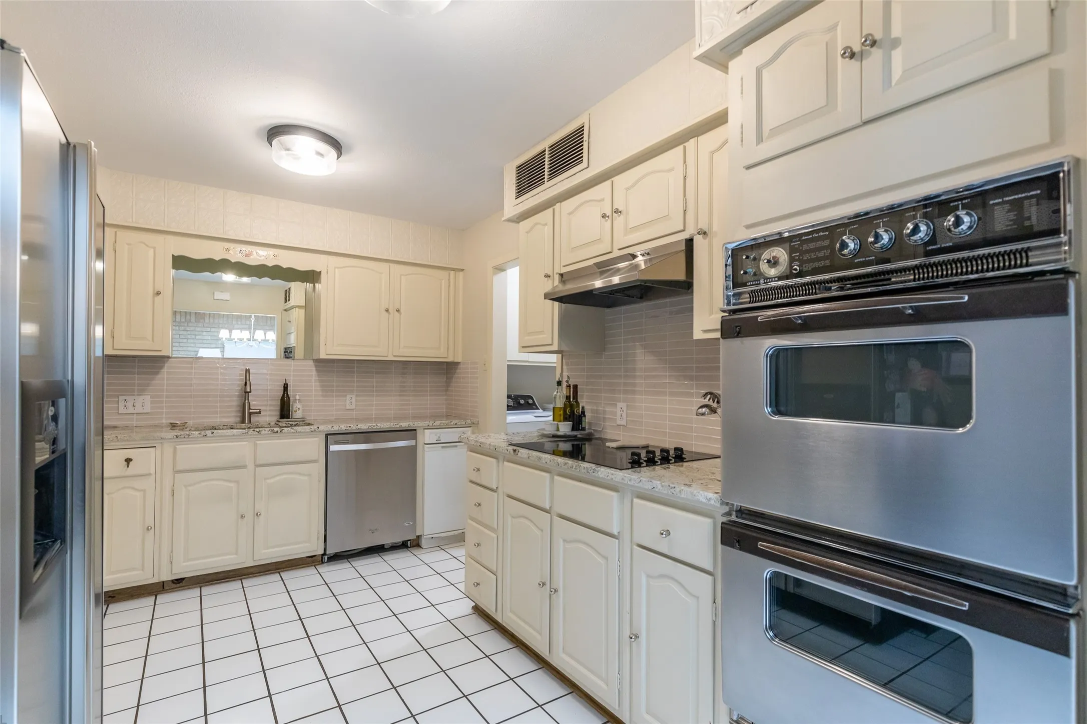 Condominium For Sale in Taylor County , 2732 Barrow Street, Abilene, Texas 79605, 3 Bedroom, 3 Bathroom, 2 Garage spaces, 2,758 Sqft, built in 1974, mls#21333357, Real Estate Agent in Abilene, Homes For Sale in Taylor county, Homes For Sale in Abilene, Realtor in Abilene Texas, Real Estate Brokerage Independent Realty Texas, Luminita Cordes Realtor