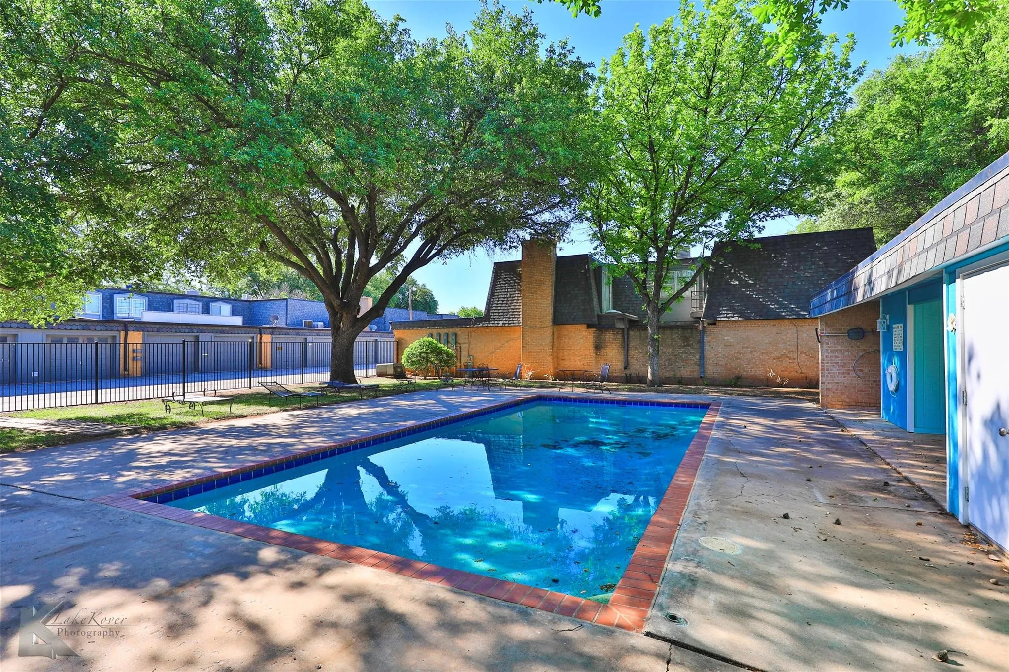 Condominium For Sale in Taylor County , 2732 Barrow Street, Abilene, Texas 79605, 3 Bedroom, 3 Bathroom, 2 Garage spaces, 2,758 Sqft, built in 1974, mls#21333357, Real Estate Agent in Abilene, Homes For Sale in Taylor county, Homes For Sale in Abilene, Realtor in Abilene Texas, Real Estate Brokerage Independent Realty Texas, Luminita Cordes Realtor