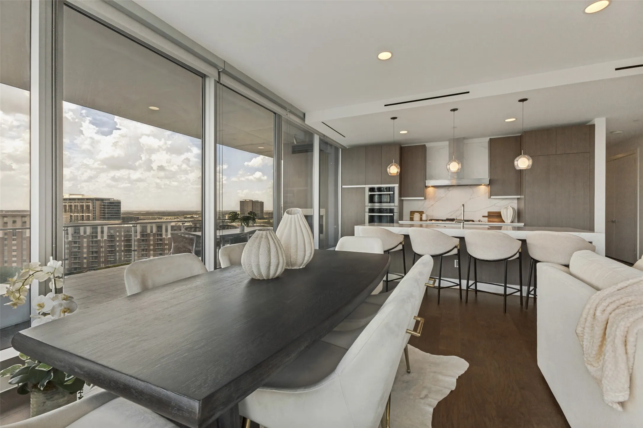 Condominium For Sale in Dallas County , 3130 N Harwood Street 1401, Dallas, Texas 75201, 3 Bedrooms, 4 Bathrooms, 2 Garage spaces, 2,231 Sqft, built in 2018, Price $1,712,000, mls#21333577, Real Estate Agent in Dallas, Homes For Sale in Dallas county, Homes For Sale in Dallas, Realtor in Dallas Texas, Real Estate Brokerage Independent Realty Texas, Luminita Cordes Realtor