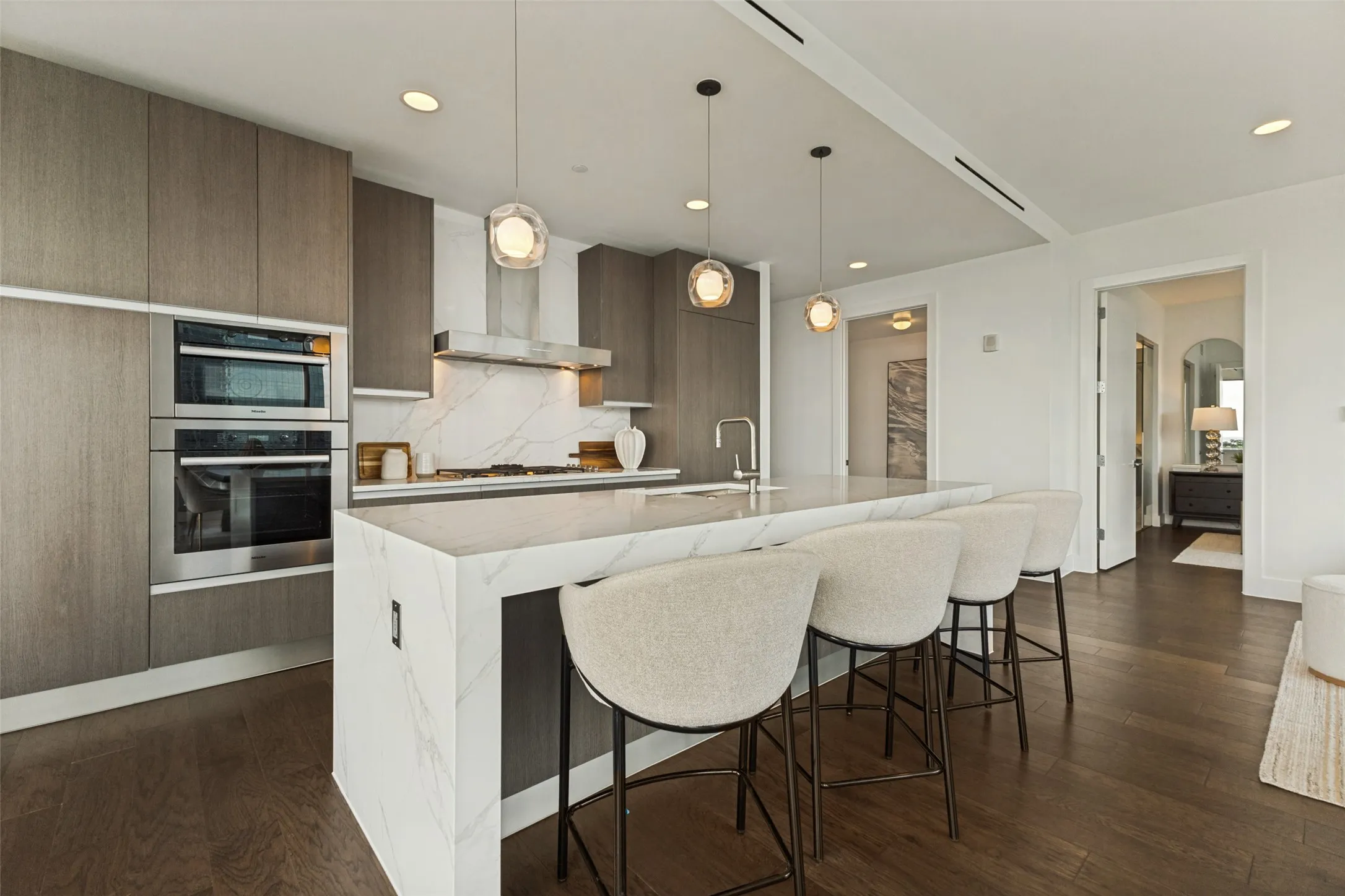 Condominium For Sale in Dallas County , 3130 N Harwood Street 1401, Dallas, Texas 75201, 3 Bedrooms, 4 Bathrooms, 2 Garage spaces, 2,231 Sqft, built in 2018, Price $1,712,000, mls#21333577, Real Estate Agent in Dallas, Homes For Sale in Dallas county, Homes For Sale in Dallas, Realtor in Dallas Texas, Real Estate Brokerage Independent Realty Texas, Luminita Cordes Realtor