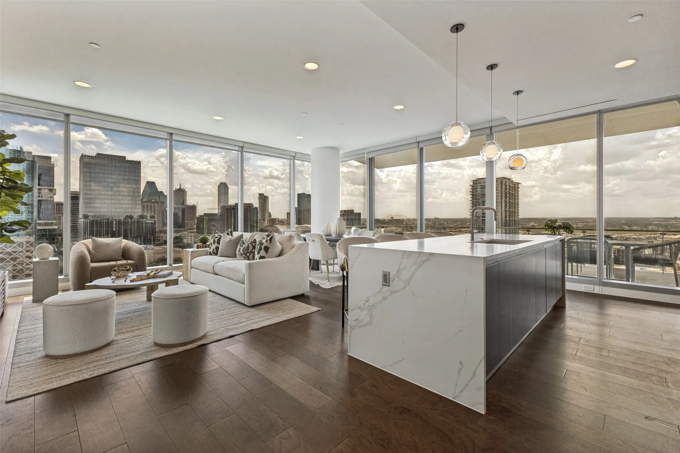 Condominium For Sale in Dallas County , 3130 N Harwood Street 1401, Dallas, Texas 75201, 3 Bedrooms, 4 Bathrooms, 2 Garage spaces, 2,231 Sqft, built in 2018, Price $1,712,000, mls#21333577, Real Estate Agent in Dallas, Homes For Sale in Dallas county, Homes For Sale in Dallas, Realtor in Dallas Texas, Real Estate Brokerage Independent Realty Texas, Luminita Cordes Realtor