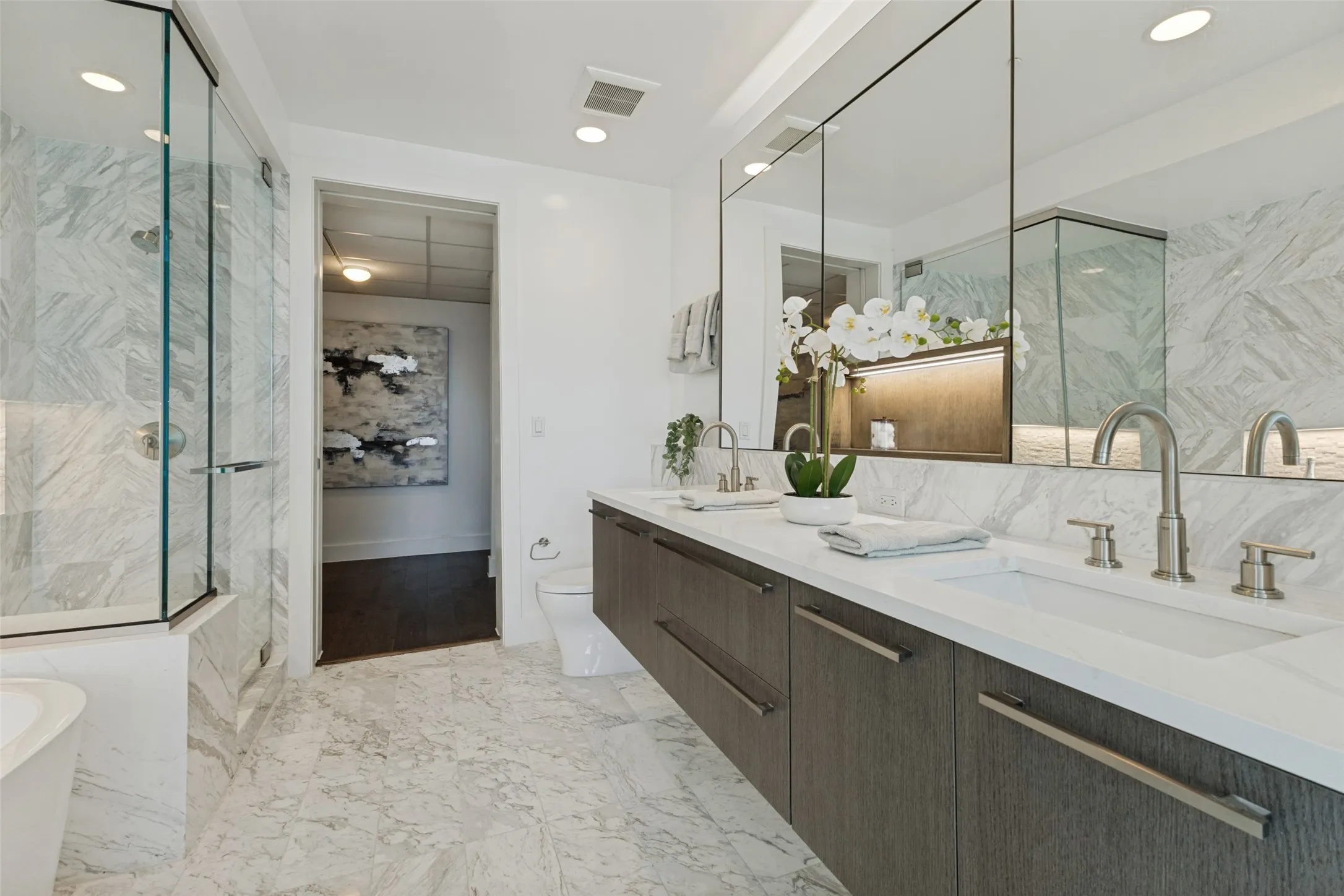 Condominium For Sale in Dallas County , 3130 N Harwood Street 1401, Dallas, Texas 75201, 3 Bedrooms, 4 Bathrooms, 2 Garage spaces, 2,231 Sqft, built in 2018, Price $1,712,000, mls#21333577, Real Estate Agent in Dallas, Homes For Sale in Dallas county, Homes For Sale in Dallas, Realtor in Dallas Texas, Real Estate Brokerage Independent Realty Texas, Luminita Cordes Realtor