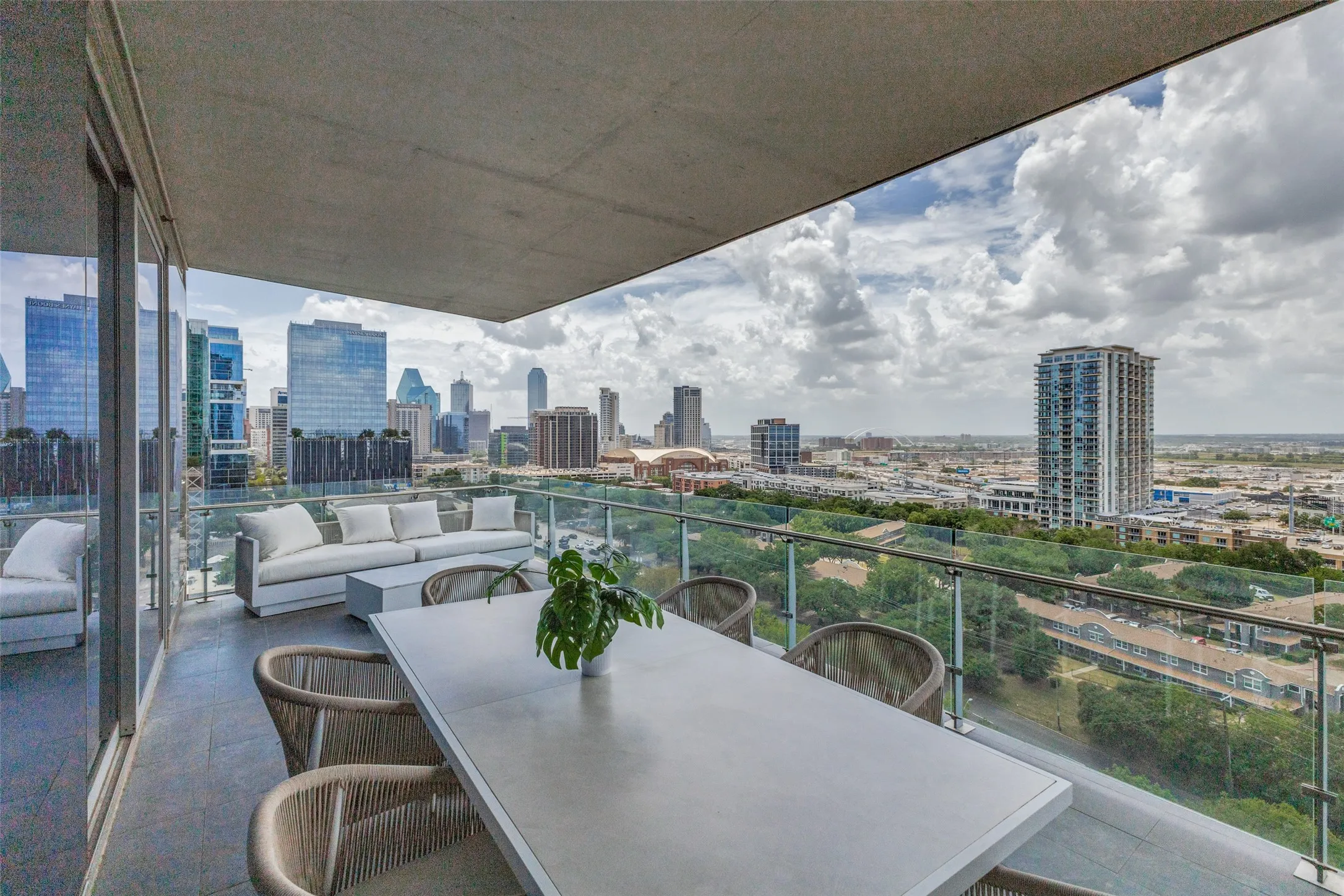 Condominium For Sale in Dallas County , 3130 N Harwood Street 1401, Dallas, Texas 75201, 3 Bedrooms, 4 Bathrooms, 2 Garage spaces, 2,231 Sqft, built in 2018, Price $1,712,000, mls#21333577, Real Estate Agent in Dallas, Homes For Sale in Dallas county, Homes For Sale in Dallas, Realtor in Dallas Texas, Real Estate Brokerage Independent Realty Texas, Luminita Cordes Realtor