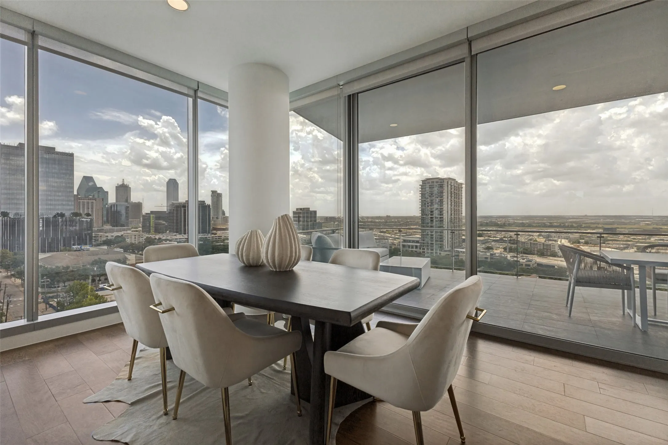 Condominium For Sale in Dallas County , 3130 N Harwood Street 1401, Dallas, Texas 75201, 3 Bedrooms, 4 Bathrooms, 2 Garage spaces, 2,231 Sqft, built in 2018, Price $1,712,000, mls#21333577, Real Estate Agent in Dallas, Homes For Sale in Dallas county, Homes For Sale in Dallas, Realtor in Dallas Texas, Real Estate Brokerage Independent Realty Texas, Luminita Cordes Realtor