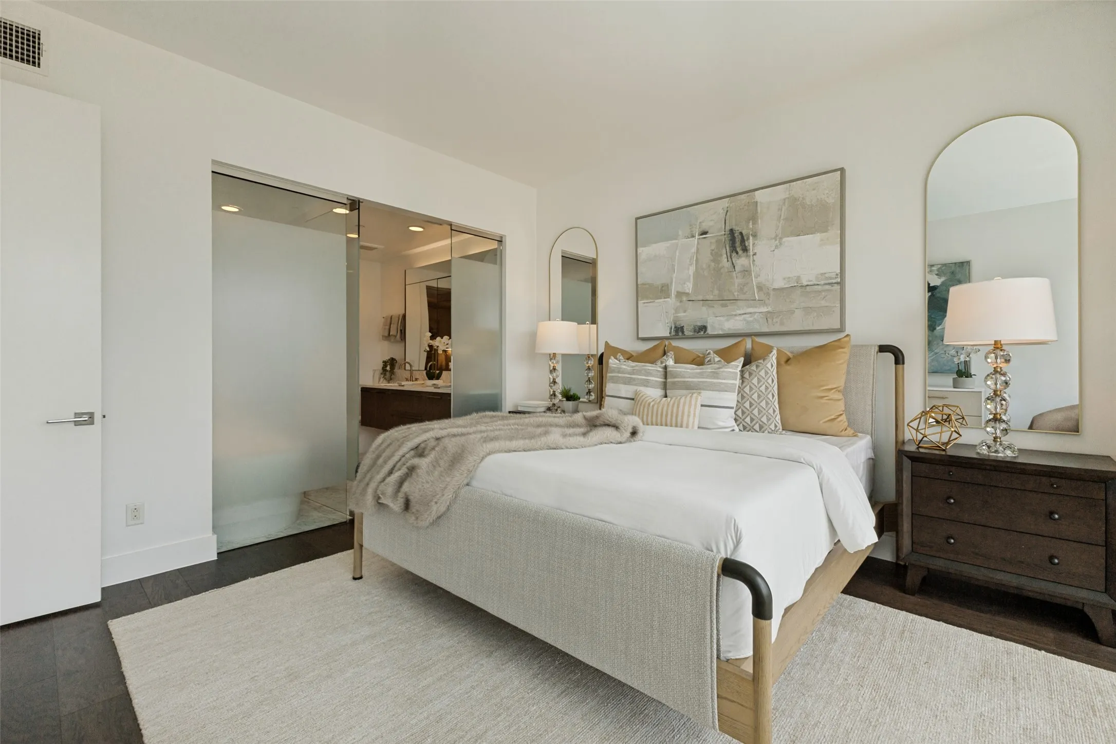 Condominium For Sale in Dallas County , 3130 N Harwood Street 1401, Dallas, Texas 75201, 3 Bedrooms, 4 Bathrooms, 2 Garage spaces, 2,231 Sqft, built in 2018, Price $1,712,000, mls#21333577, Real Estate Agent in Dallas, Homes For Sale in Dallas county, Homes For Sale in Dallas, Realtor in Dallas Texas, Real Estate Brokerage Independent Realty Texas, Luminita Cordes Realtor
