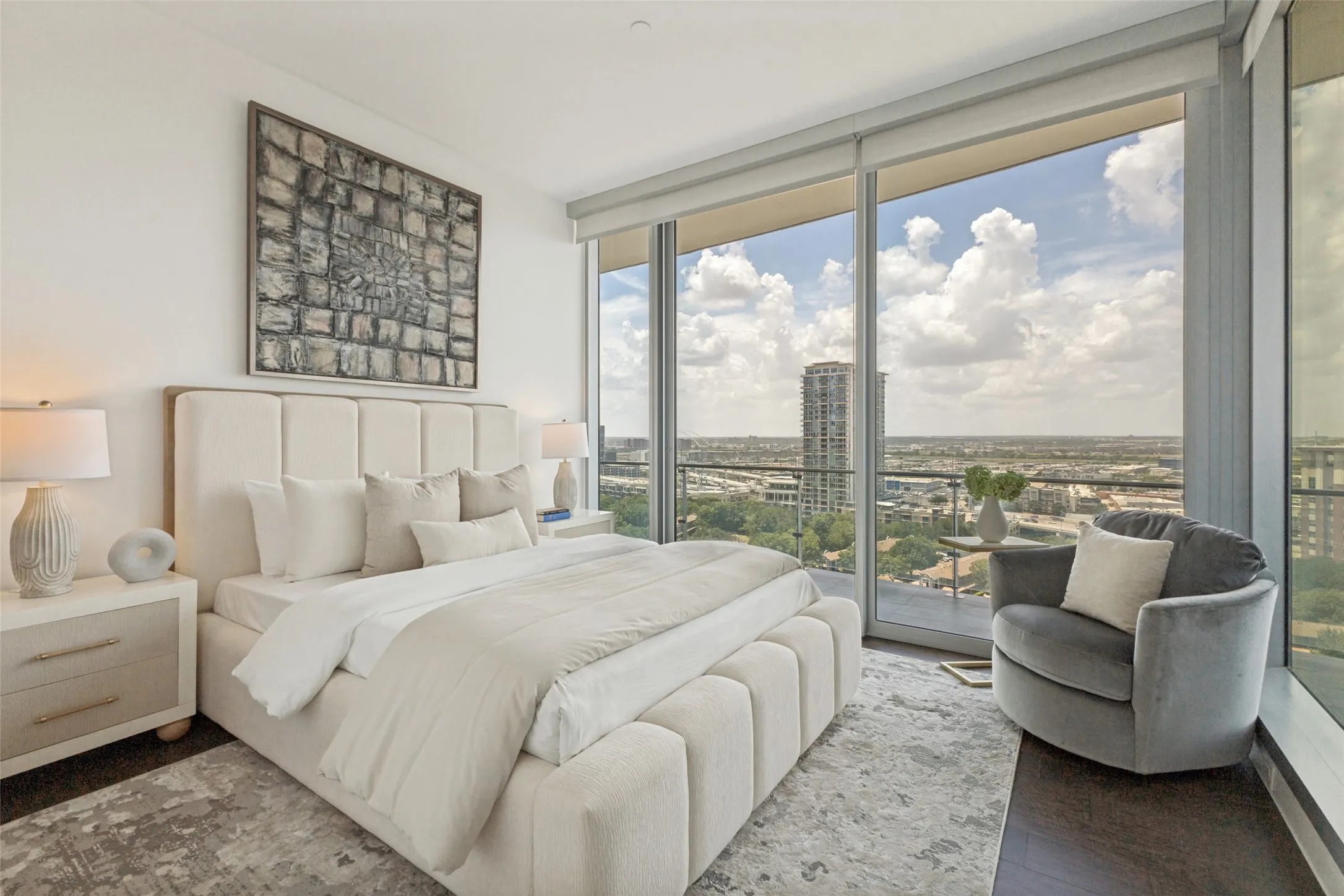 Condominium For Sale in Dallas County , 3130 N Harwood Street 1401, Dallas, Texas 75201, 3 Bedrooms, 4 Bathrooms, 2 Garage spaces, 2,231 Sqft, built in 2018, Price $1,712,000, mls#21333577, Real Estate Agent in Dallas, Homes For Sale in Dallas county, Homes For Sale in Dallas, Realtor in Dallas Texas, Real Estate Brokerage Independent Realty Texas, Luminita Cordes Realtor