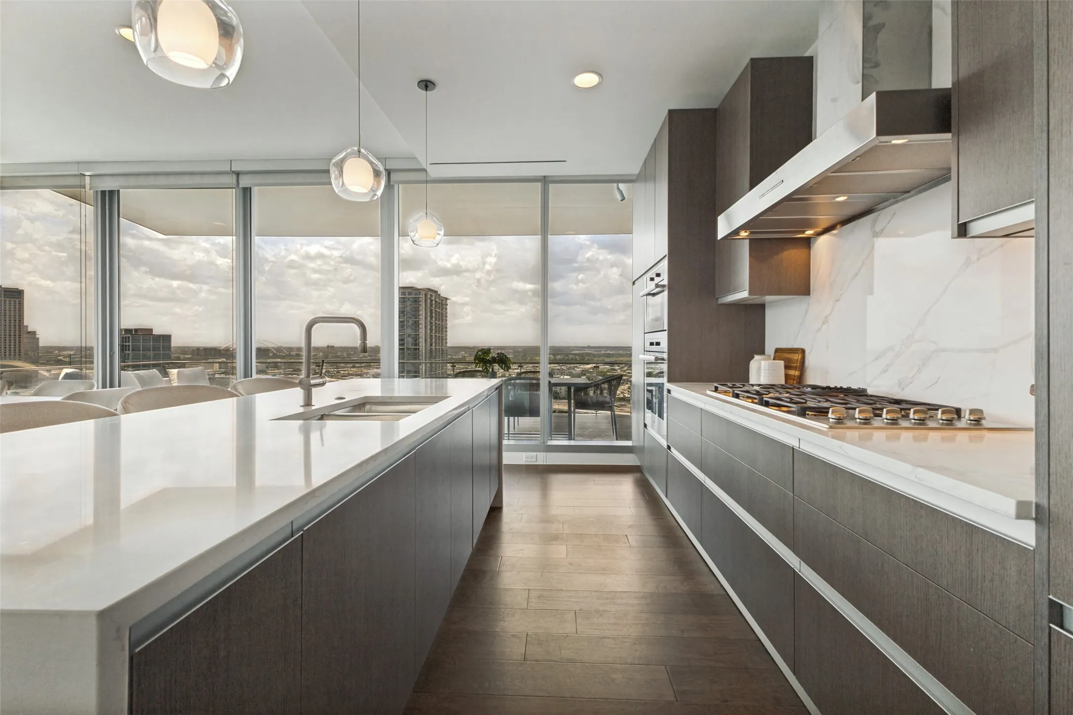Condominium For Sale in Dallas County , 3130 N Harwood Street 1401, Dallas, Texas 75201, 3 Bedrooms, 4 Bathrooms, 2 Garage spaces, 2,231 Sqft, built in 2018, Price $1,712,000, mls#21333577, Real Estate Agent in Dallas, Homes For Sale in Dallas county, Homes For Sale in Dallas, Realtor in Dallas Texas, Real Estate Brokerage Independent Realty Texas, Luminita Cordes Realtor