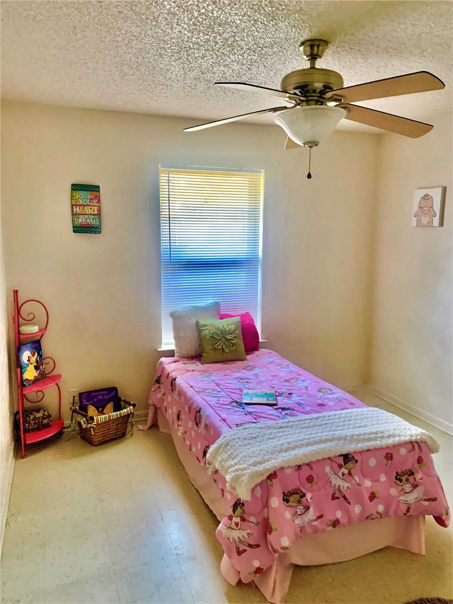 Single Family Residence For Sale in Denton County , 3504 Kingfisher Lane, Denton, Texas 76209, 3 Bedroom, 2 Bathroom, 2 Garage spaces, 1,261 Sqft, built in 1970, mls#21335128, Real Estate Agent in Denton, Homes For Sale in Denton county, Homes For Sale in Denton, Realtor in Denton Texas, Real Estate Brokerage Independent Realty Texas, Luminita Cordes Realtor