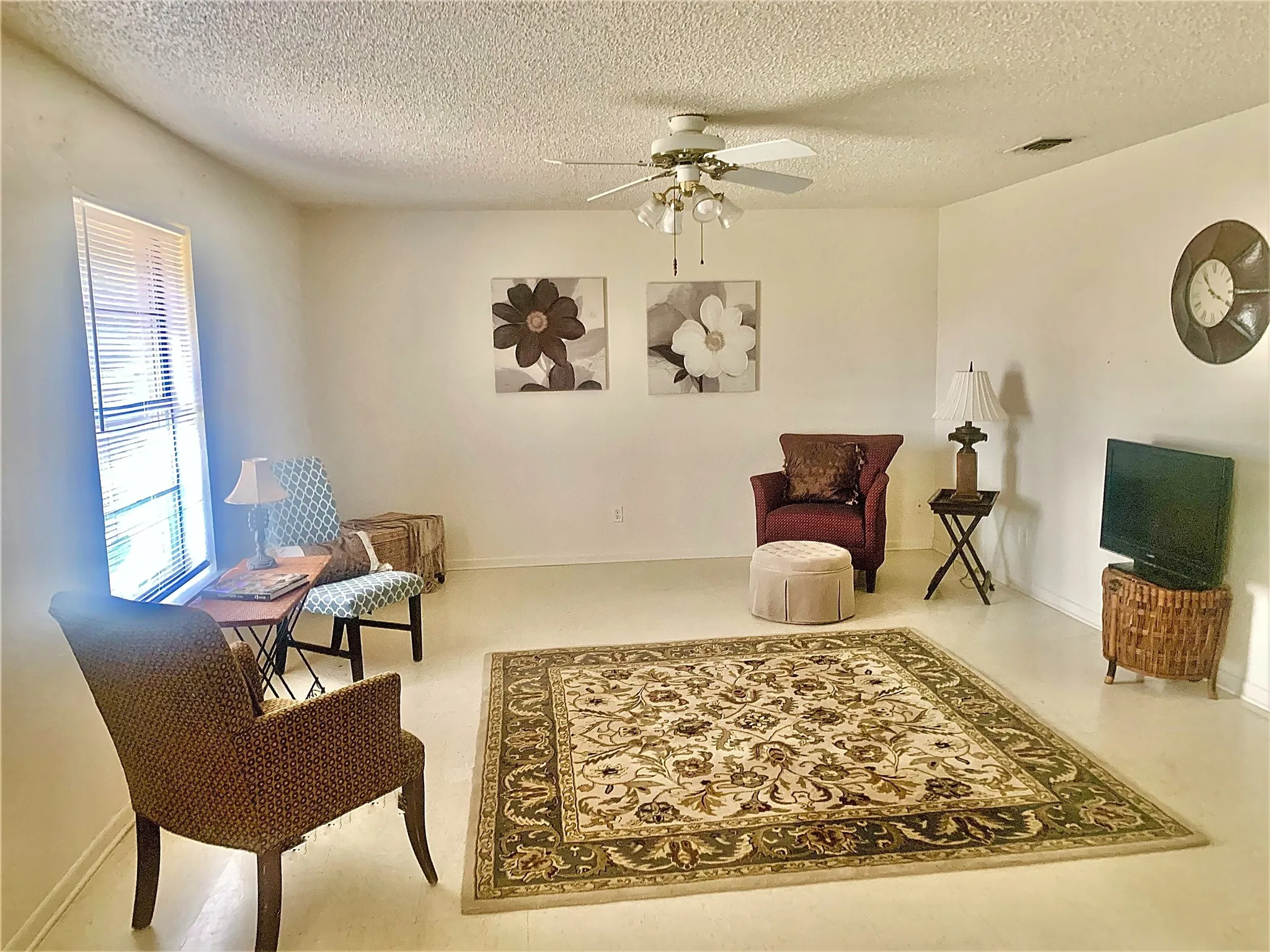 Single Family Residence For Sale in Denton County , 3504 Kingfisher Lane, Denton, Texas 76209, 3 Bedroom, 2 Bathroom, 2 Garage spaces, 1,261 Sqft, built in 1970, mls#21335128, Real Estate Agent in Denton, Homes For Sale in Denton county, Homes For Sale in Denton, Realtor in Denton Texas, Real Estate Brokerage Independent Realty Texas, Luminita Cordes Realtor