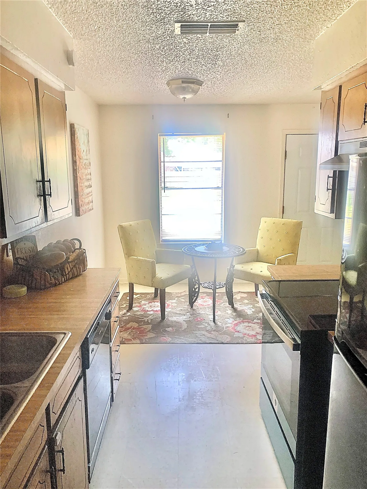 Single Family Residence For Sale in Denton County , 3504 Kingfisher Lane, Denton, Texas 76209, 3 Bedroom, 2 Bathroom, 2 Garage spaces, 1,261 Sqft, built in 1970, mls#21335128, Real Estate Agent in Denton, Homes For Sale in Denton county, Homes For Sale in Denton, Realtor in Denton Texas, Real Estate Brokerage Independent Realty Texas, Luminita Cordes Realtor
