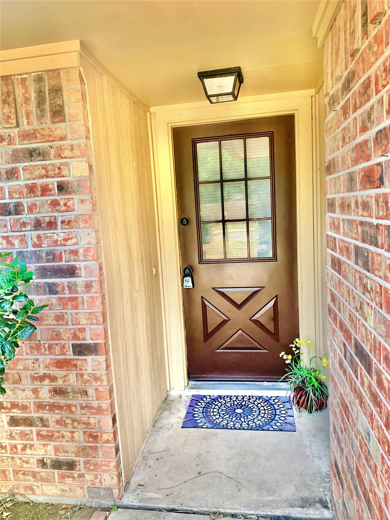 Single Family Residence For Sale in Denton County , 3504 Kingfisher Lane, Denton, Texas 76209, 3 Bedroom, 2 Bathroom, 2 Garage spaces, 1,261 Sqft, built in 1970, mls#21335128, Real Estate Agent in Denton, Homes For Sale in Denton county, Homes For Sale in Denton, Realtor in Denton Texas, Real Estate Brokerage Independent Realty Texas, Luminita Cordes Realtor