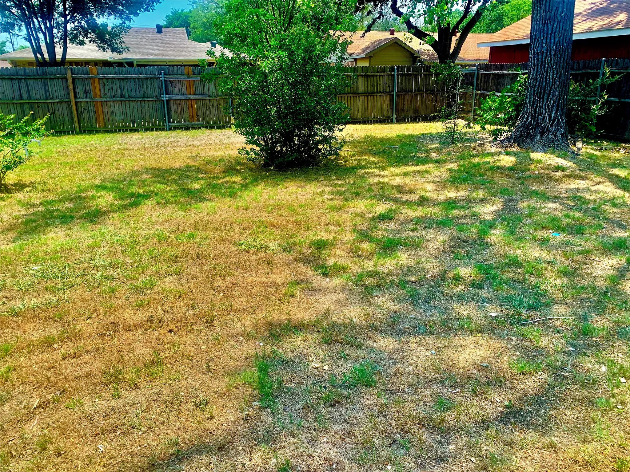 Single Family Residence For Sale in Denton County , 3504 Kingfisher Lane, Denton, Texas 76209, 3 Bedroom, 2 Bathroom, 2 Garage spaces, 1,261 Sqft, built in 1970, mls#21335128, Real Estate Agent in Denton, Homes For Sale in Denton county, Homes For Sale in Denton, Realtor in Denton Texas, Real Estate Brokerage Independent Realty Texas, Luminita Cordes Realtor