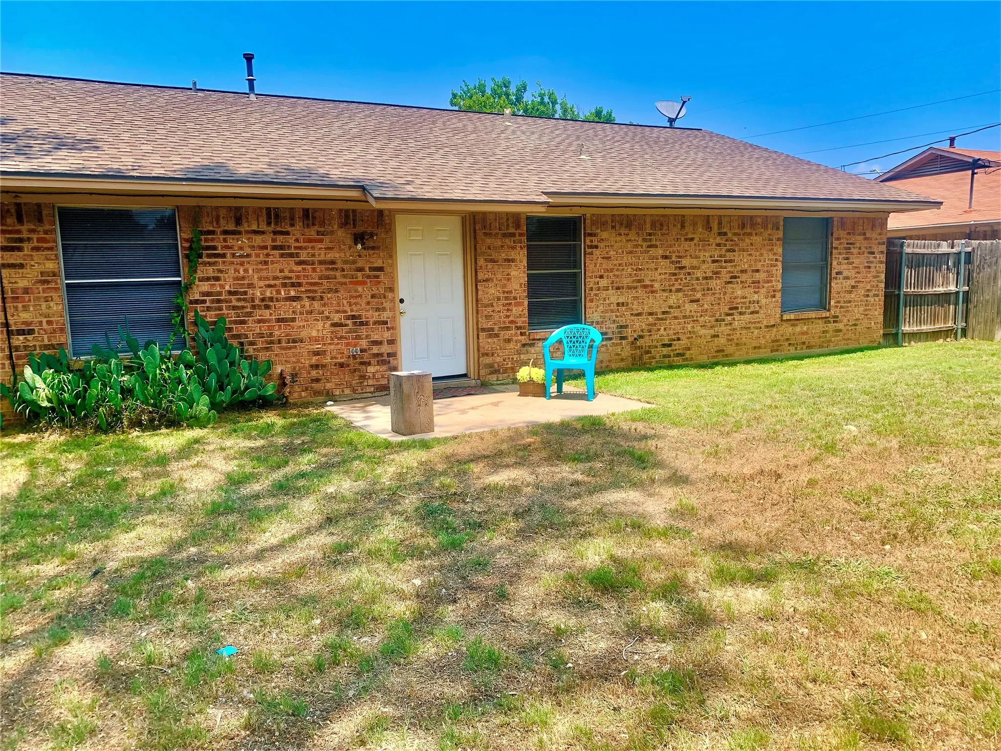 Single Family Residence For Sale in Denton County , 3504 Kingfisher Lane, Denton, Texas 76209, 3 Bedroom, 2 Bathroom, 2 Garage spaces, 1,261 Sqft, built in 1970, mls#21335128, Real Estate Agent in Denton, Homes For Sale in Denton county, Homes For Sale in Denton, Realtor in Denton Texas, Real Estate Brokerage Independent Realty Texas, Luminita Cordes Realtor