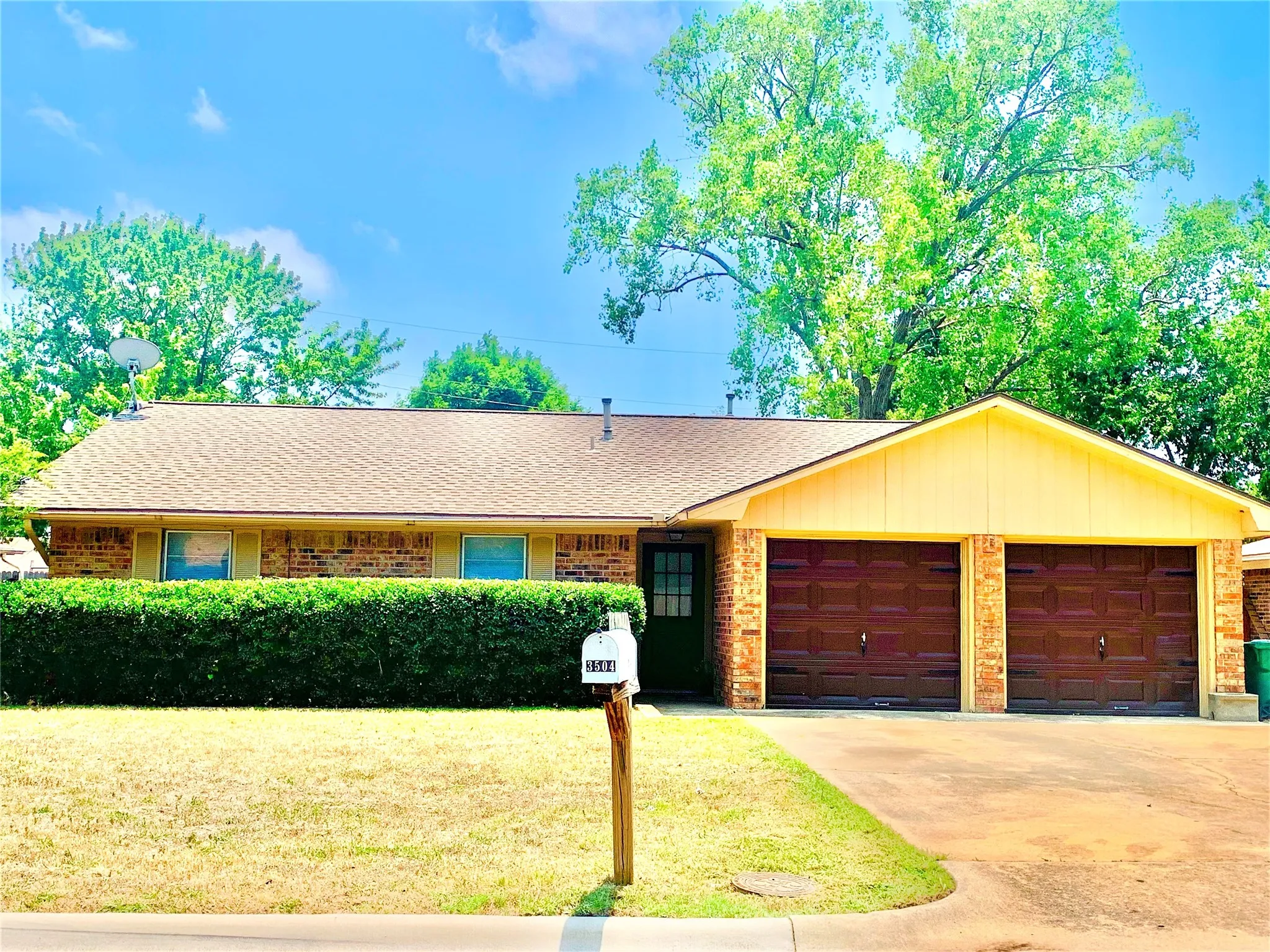 Single Family Residence For Sale in Denton County , 3504 Kingfisher Lane, Denton, Texas 76209, 3 Bedroom, 2 Bathroom, 2 Garage spaces, 1,261 Sqft, built in 1970, mls#21335128, Real Estate Agent in Denton, Homes For Sale in Denton county, Homes For Sale in Denton, Realtor in Denton Texas, Real Estate Brokerage Independent Realty Texas, Luminita Cordes Realtor