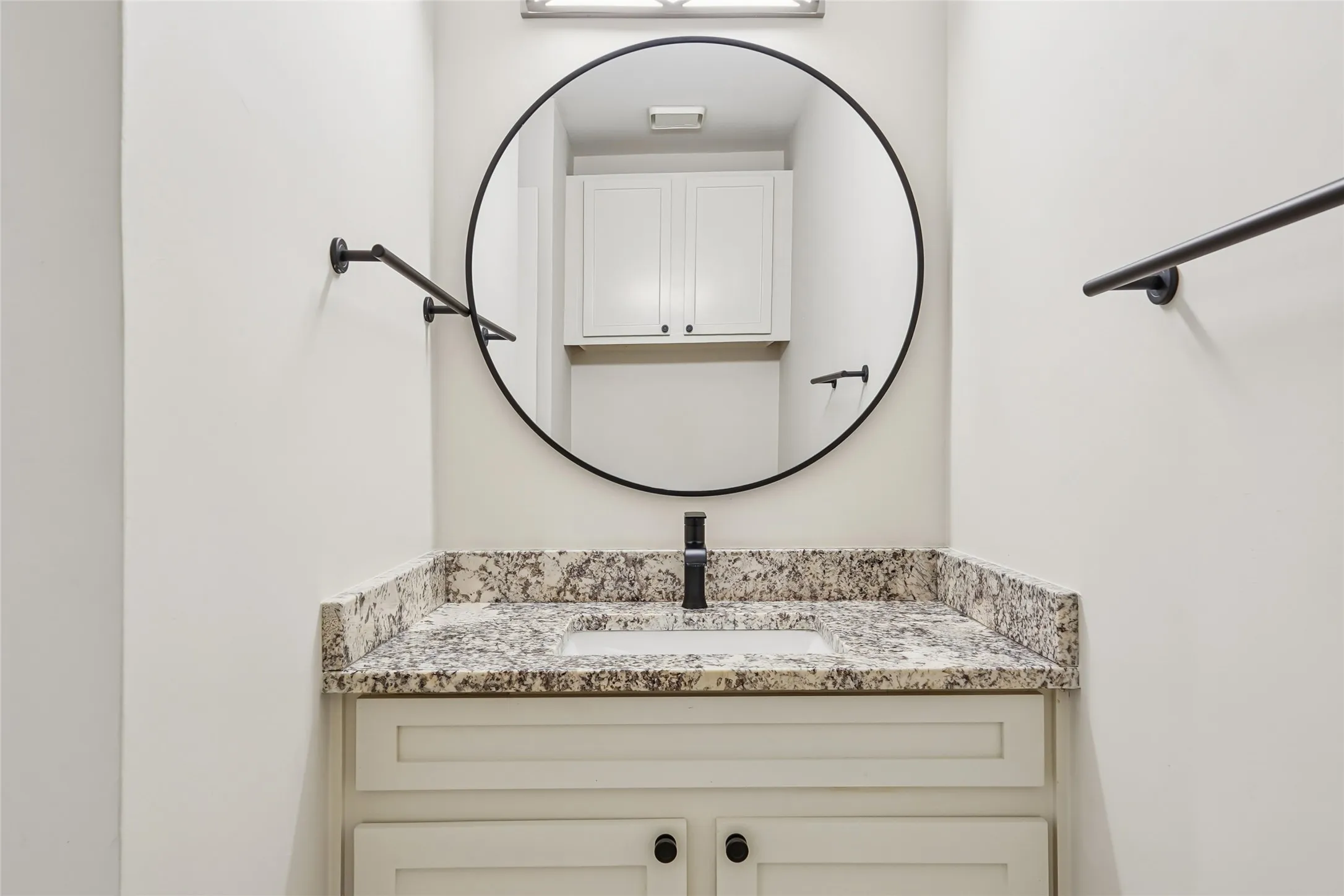 Single Family Residence For Sale in Dallas County , 14815 Surveyor Boulevard, Addison, Texas 75001, 2 Bedroom, 3 Bathroom, 2 Garage spaces, 1,626 Sqft, built in 1983, mls#21329155, Real Estate Agent in Addison, Homes For Sale in Dallas county, Homes For Sale in Addison, Realtor in Addison Texas, Real Estate Brokerage Independent Realty Texas, Luminita Cordes Realtor
