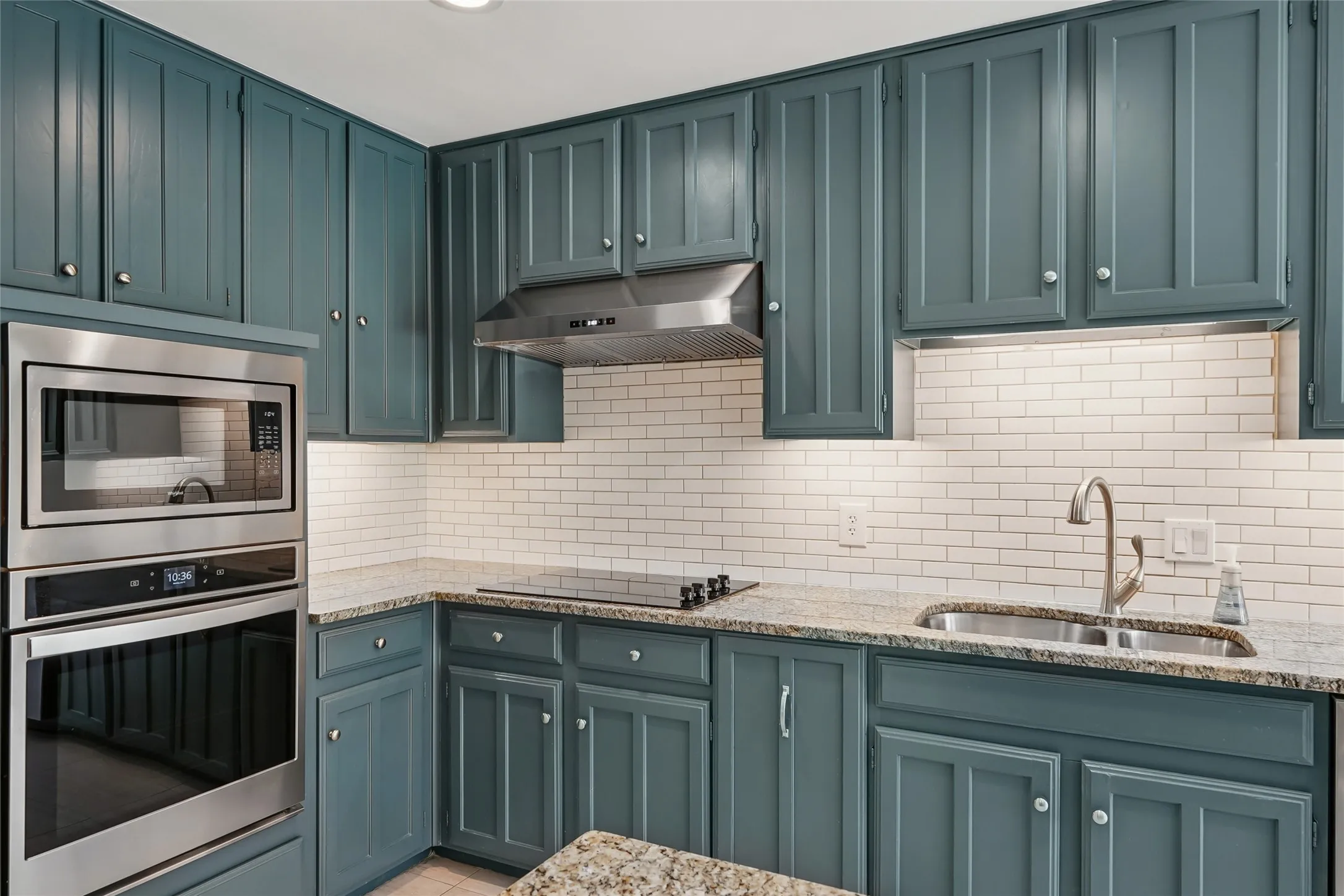 Single Family Residence For Sale in Dallas County , 14815 Surveyor Boulevard, Addison, Texas 75001, 2 Bedroom, 3 Bathroom, 2 Garage spaces, 1,626 Sqft, built in 1983, mls#21329155, Real Estate Agent in Addison, Homes For Sale in Dallas county, Homes For Sale in Addison, Realtor in Addison Texas, Real Estate Brokerage Independent Realty Texas, Luminita Cordes Realtor