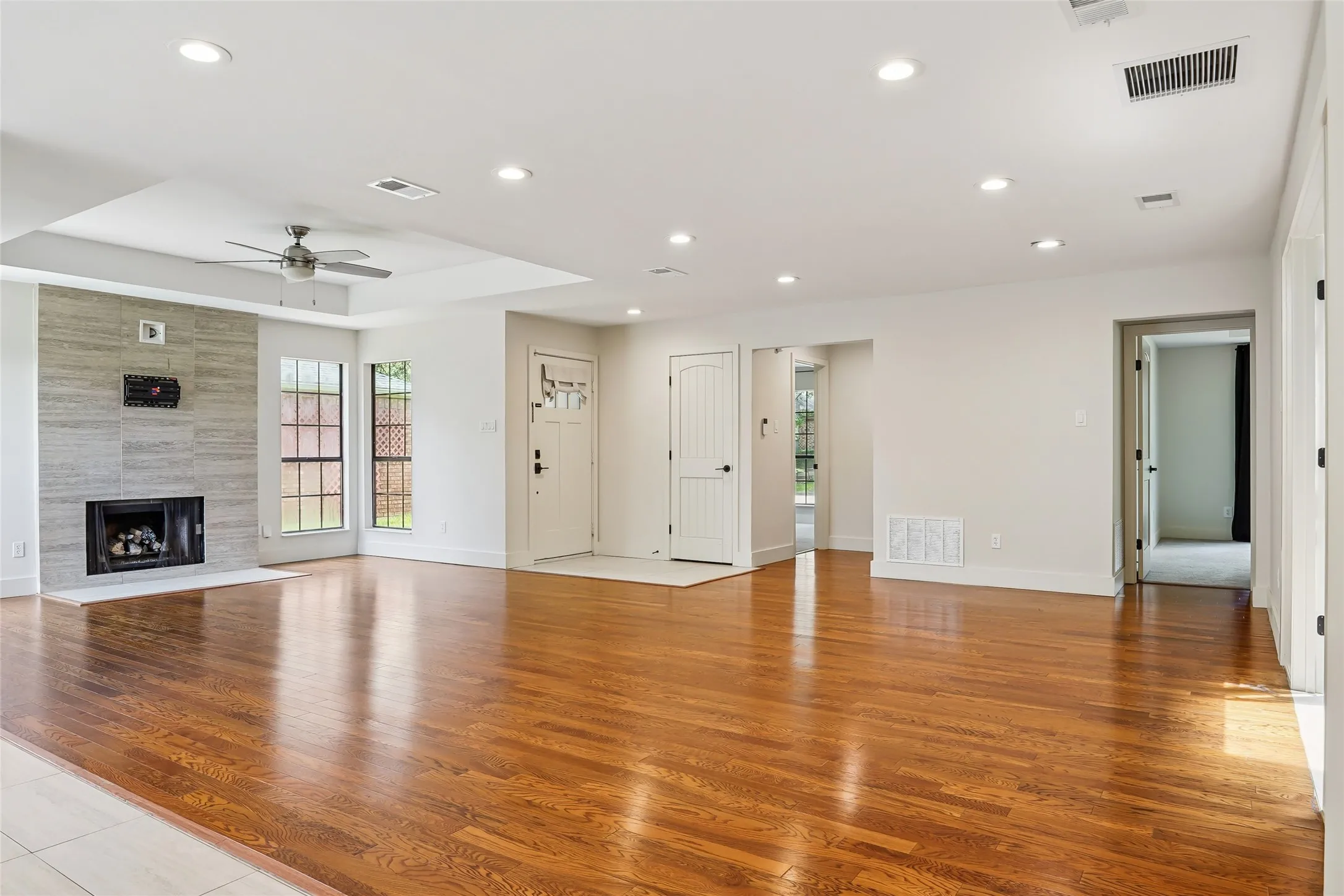 Single Family Residence For Sale in Dallas County , 14815 Surveyor Boulevard, Addison, Texas 75001, 2 Bedroom, 3 Bathroom, 2 Garage spaces, 1,626 Sqft, built in 1983, mls#21329155, Real Estate Agent in Addison, Homes For Sale in Dallas county, Homes For Sale in Addison, Realtor in Addison Texas, Real Estate Brokerage Independent Realty Texas, Luminita Cordes Realtor