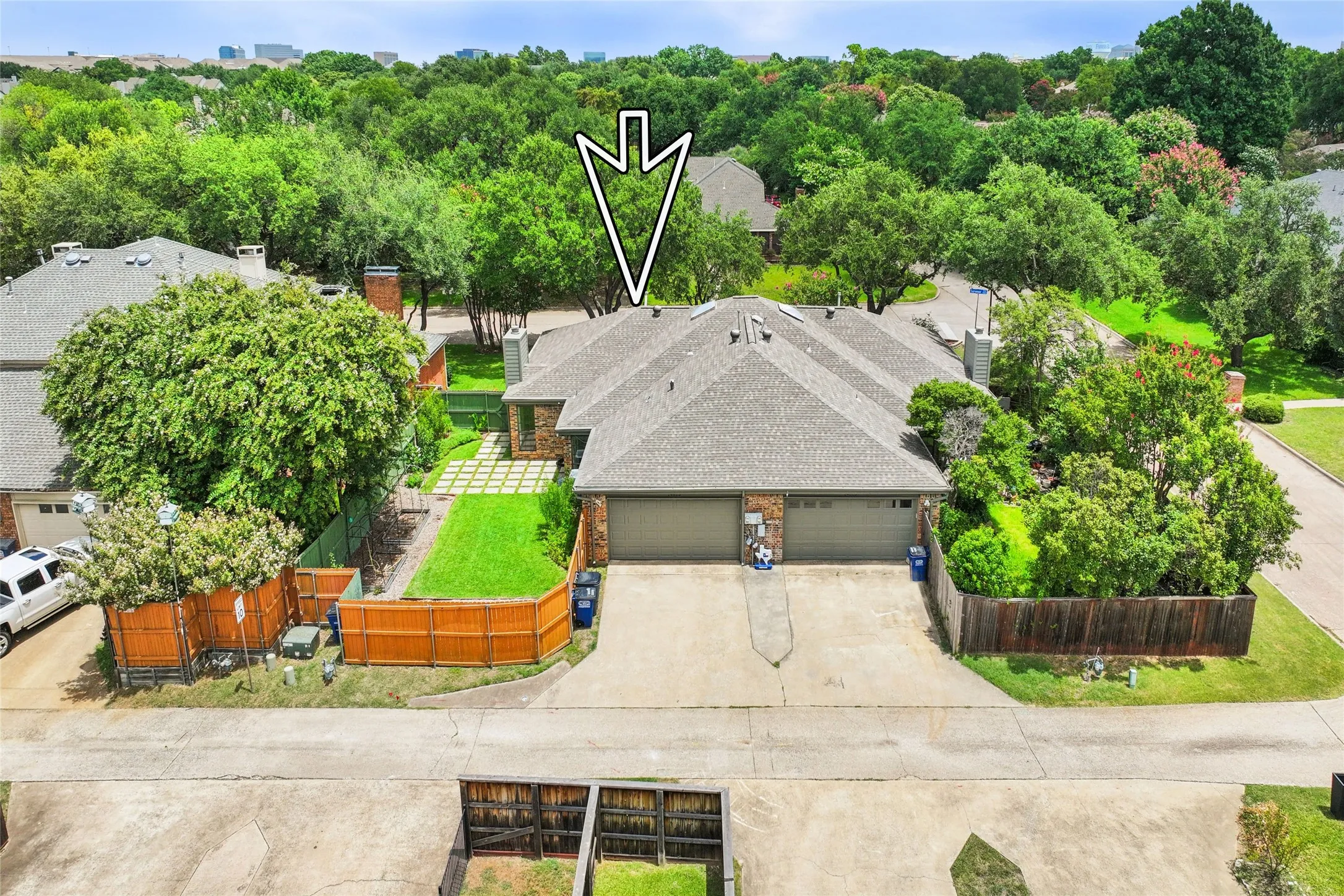 Single Family Residence For Sale in Dallas County , 14815 Surveyor Boulevard, Addison, Texas 75001, 2 Bedroom, 3 Bathroom, 2 Garage spaces, 1,626 Sqft, built in 1983, mls#21329155, Real Estate Agent in Addison, Homes For Sale in Dallas county, Homes For Sale in Addison, Realtor in Addison Texas, Real Estate Brokerage Independent Realty Texas, Luminita Cordes Realtor