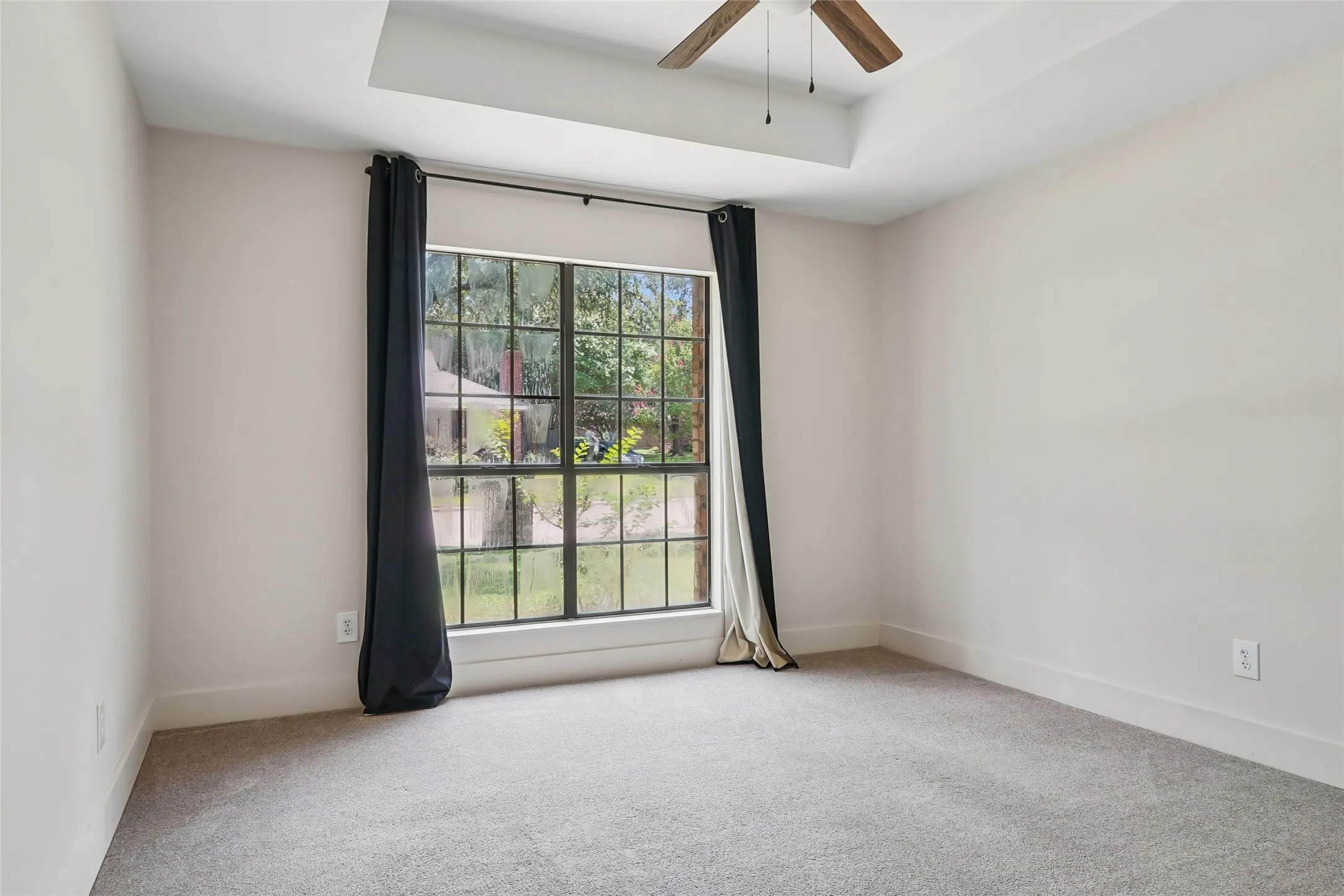 Single Family Residence For Sale in Dallas County , 14815 Surveyor Boulevard, Addison, Texas 75001, 2 Bedroom, 3 Bathroom, 2 Garage spaces, 1,626 Sqft, built in 1983, mls#21329155, Real Estate Agent in Addison, Homes For Sale in Dallas county, Homes For Sale in Addison, Realtor in Addison Texas, Real Estate Brokerage Independent Realty Texas, Luminita Cordes Realtor