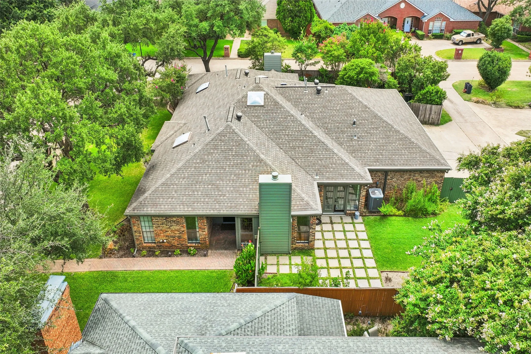 Single Family Residence For Sale in Dallas County , 14815 Surveyor Boulevard, Addison, Texas 75001, 2 Bedroom, 3 Bathroom, 2 Garage spaces, 1,626 Sqft, built in 1983, mls#21329155, Real Estate Agent in Addison, Homes For Sale in Dallas county, Homes For Sale in Addison, Realtor in Addison Texas, Real Estate Brokerage Independent Realty Texas, Luminita Cordes Realtor