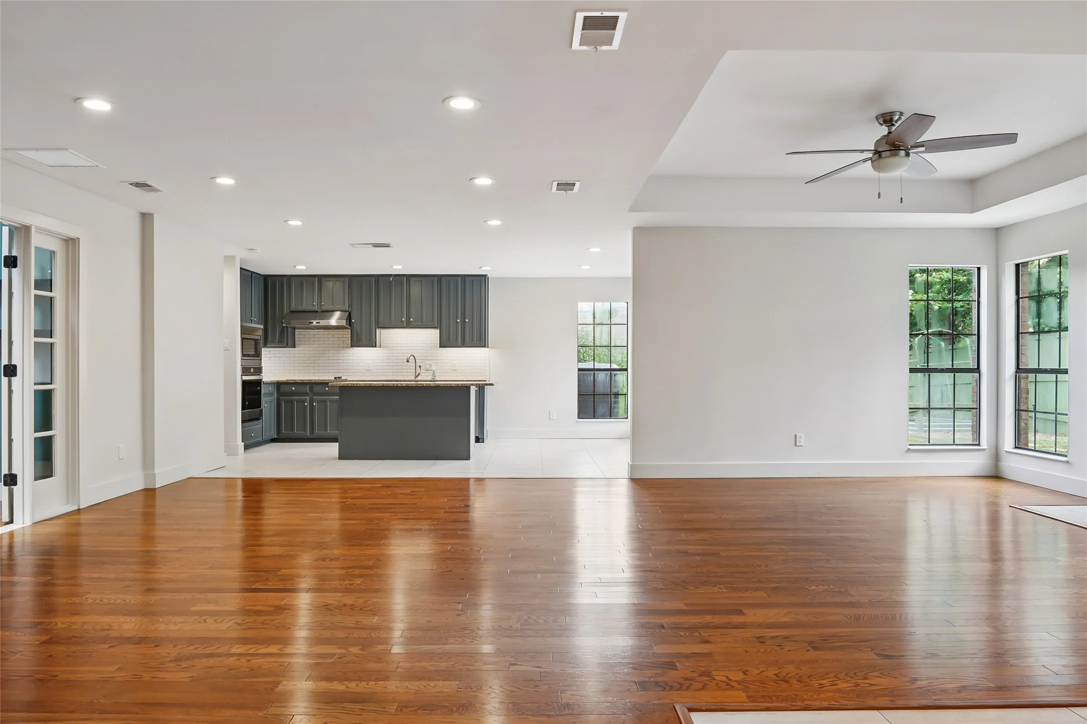 Single Family Residence For Sale in Dallas County , 14815 Surveyor Boulevard, Addison, Texas 75001, 2 Bedroom, 3 Bathroom, 2 Garage spaces, 1,626 Sqft, built in 1983, mls#21329155, Real Estate Agent in Addison, Homes For Sale in Dallas county, Homes For Sale in Addison, Realtor in Addison Texas, Real Estate Brokerage Independent Realty Texas, Luminita Cordes Realtor