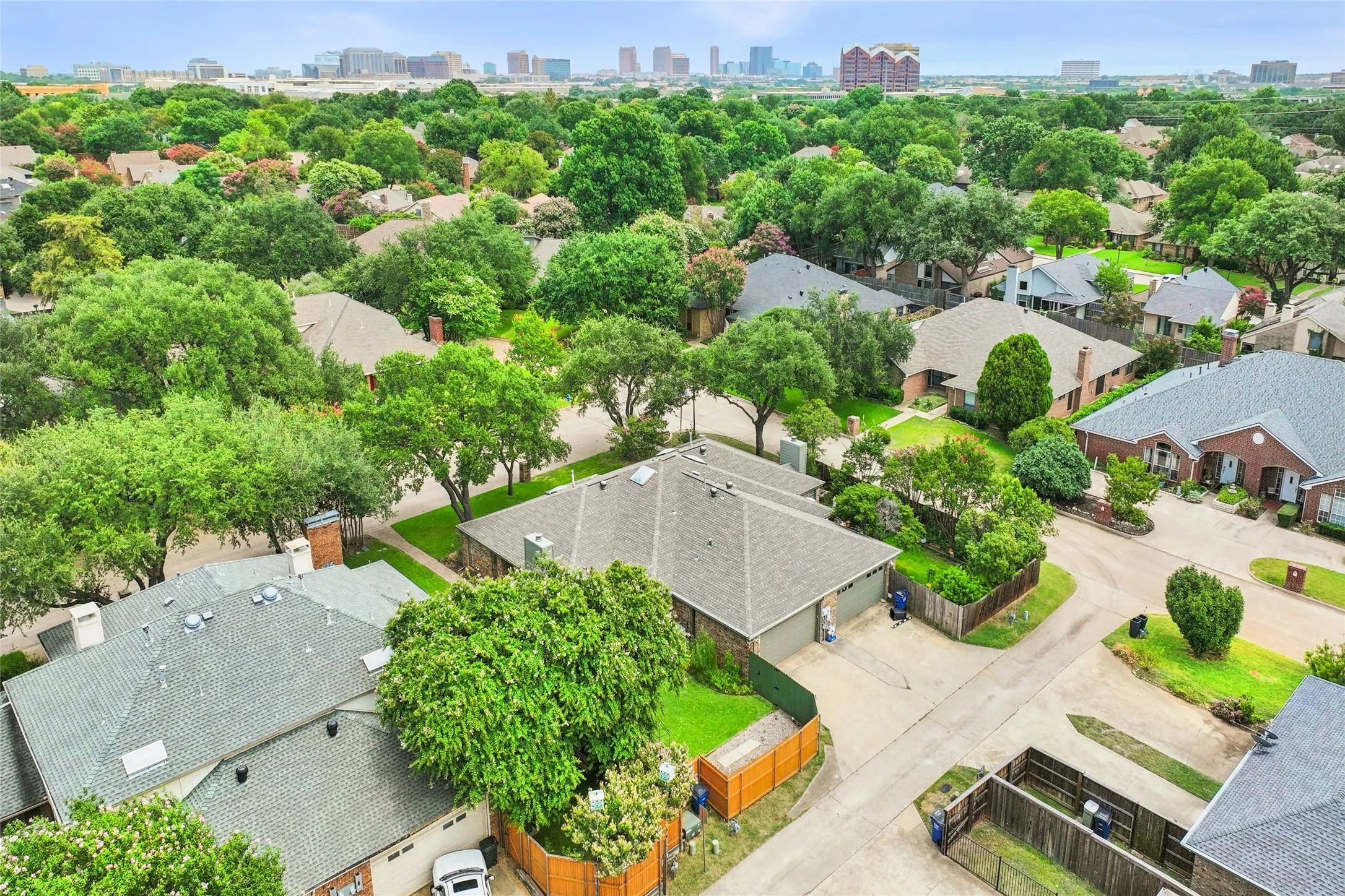 Single Family Residence For Sale in Dallas County , 14815 Surveyor Boulevard, Addison, Texas 75001, 2 Bedroom, 3 Bathroom, 2 Garage spaces, 1,626 Sqft, built in 1983, mls#21329155, Real Estate Agent in Addison, Homes For Sale in Dallas county, Homes For Sale in Addison, Realtor in Addison Texas, Real Estate Brokerage Independent Realty Texas, Luminita Cordes Realtor