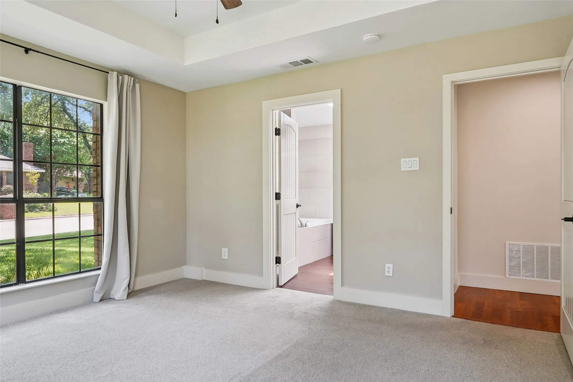 Single Family Residence For Sale in Dallas County , 14815 Surveyor Boulevard, Addison, Texas 75001, 2 Bedroom, 3 Bathroom, 2 Garage spaces, 1,626 Sqft, built in 1983, mls#21329155, Real Estate Agent in Addison, Homes For Sale in Dallas county, Homes For Sale in Addison, Realtor in Addison Texas, Real Estate Brokerage Independent Realty Texas, Luminita Cordes Realtor