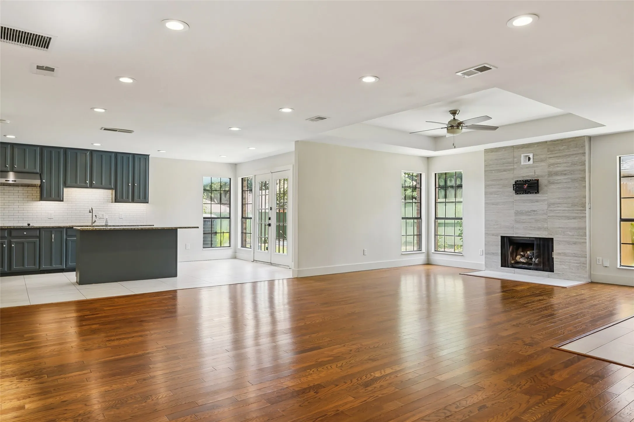 Single Family Residence For Sale in Dallas County , 14815 Surveyor Boulevard, Addison, Texas 75001, 2 Bedroom, 3 Bathroom, 2 Garage spaces, 1,626 Sqft, built in 1983, mls#21329155, Real Estate Agent in Addison, Homes For Sale in Dallas county, Homes For Sale in Addison, Realtor in Addison Texas, Real Estate Brokerage Independent Realty Texas, Luminita Cordes Realtor