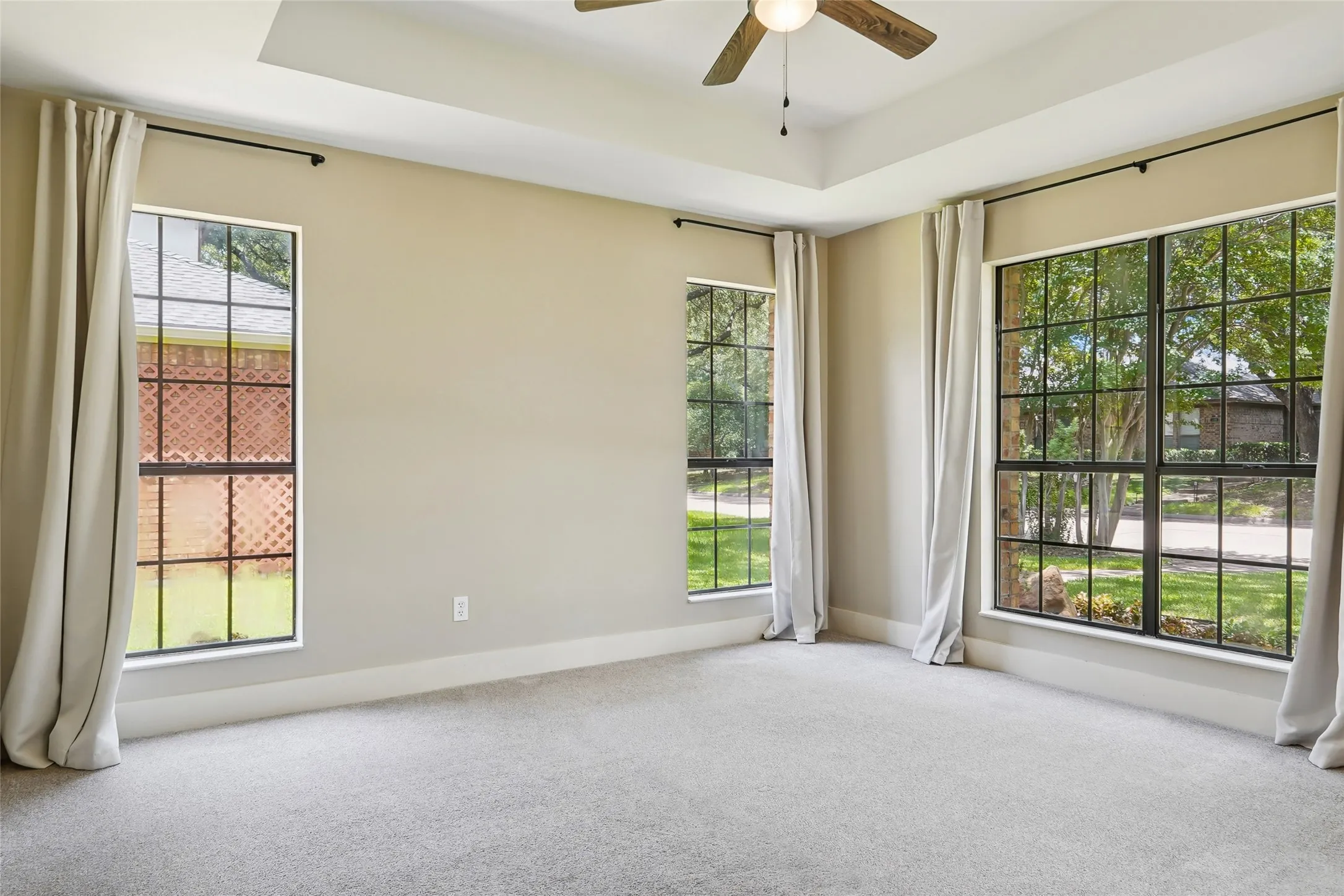 Single Family Residence For Sale in Dallas County , 14815 Surveyor Boulevard, Addison, Texas 75001, 2 Bedroom, 3 Bathroom, 2 Garage spaces, 1,626 Sqft, built in 1983, mls#21329155, Real Estate Agent in Addison, Homes For Sale in Dallas county, Homes For Sale in Addison, Realtor in Addison Texas, Real Estate Brokerage Independent Realty Texas, Luminita Cordes Realtor