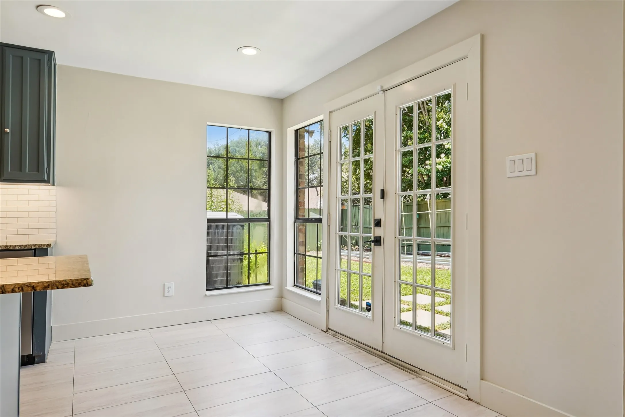 Single Family Residence For Sale in Dallas County , 14815 Surveyor Boulevard, Addison, Texas 75001, 2 Bedroom, 3 Bathroom, 2 Garage spaces, 1,626 Sqft, built in 1983, mls#21329155, Real Estate Agent in Addison, Homes For Sale in Dallas county, Homes For Sale in Addison, Realtor in Addison Texas, Real Estate Brokerage Independent Realty Texas, Luminita Cordes Realtor