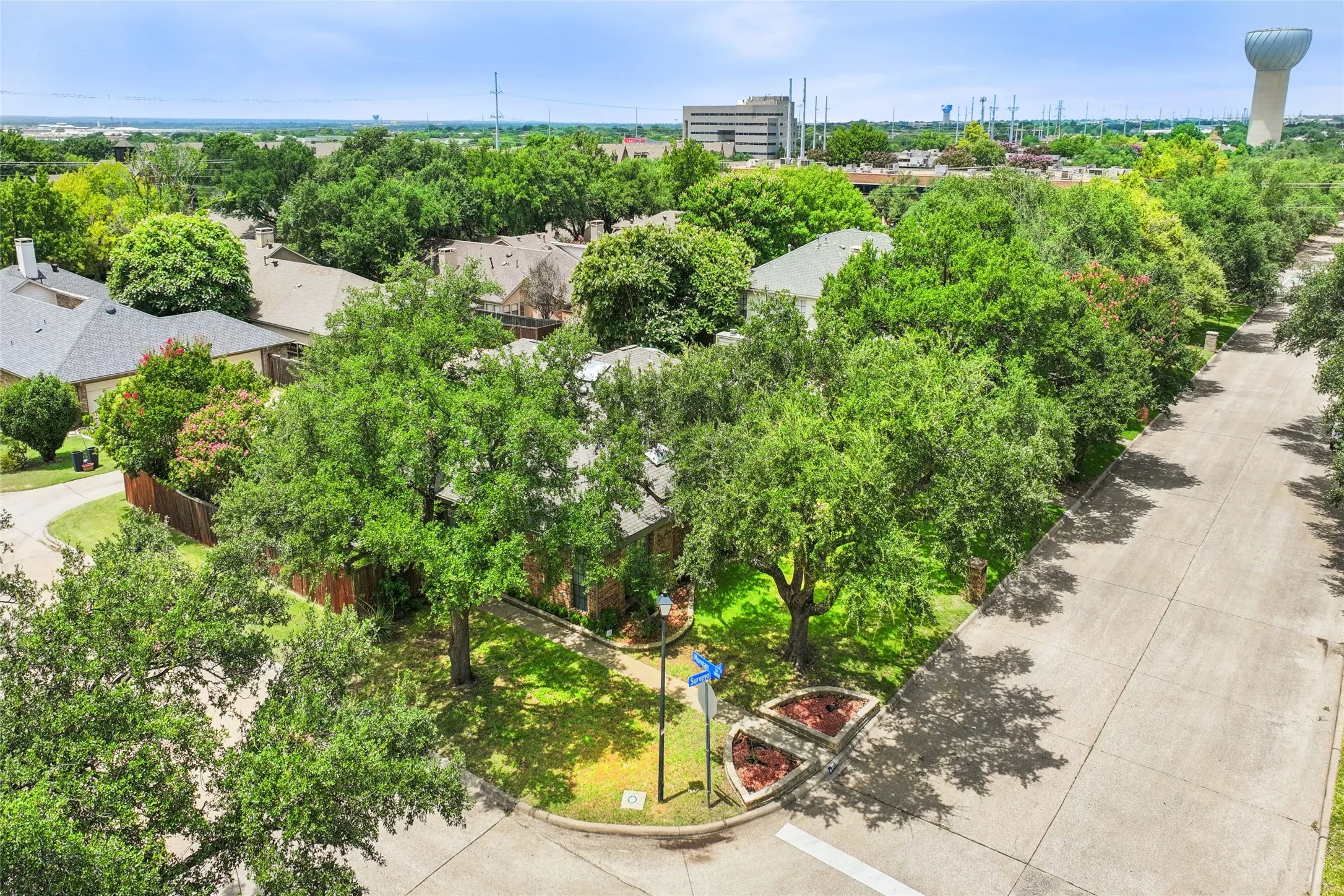 Single Family Residence For Sale in Dallas County , 14815 Surveyor Boulevard, Addison, Texas 75001, 2 Bedroom, 3 Bathroom, 2 Garage spaces, 1,626 Sqft, built in 1983, mls#21329155, Real Estate Agent in Addison, Homes For Sale in Dallas county, Homes For Sale in Addison, Realtor in Addison Texas, Real Estate Brokerage Independent Realty Texas, Luminita Cordes Realtor