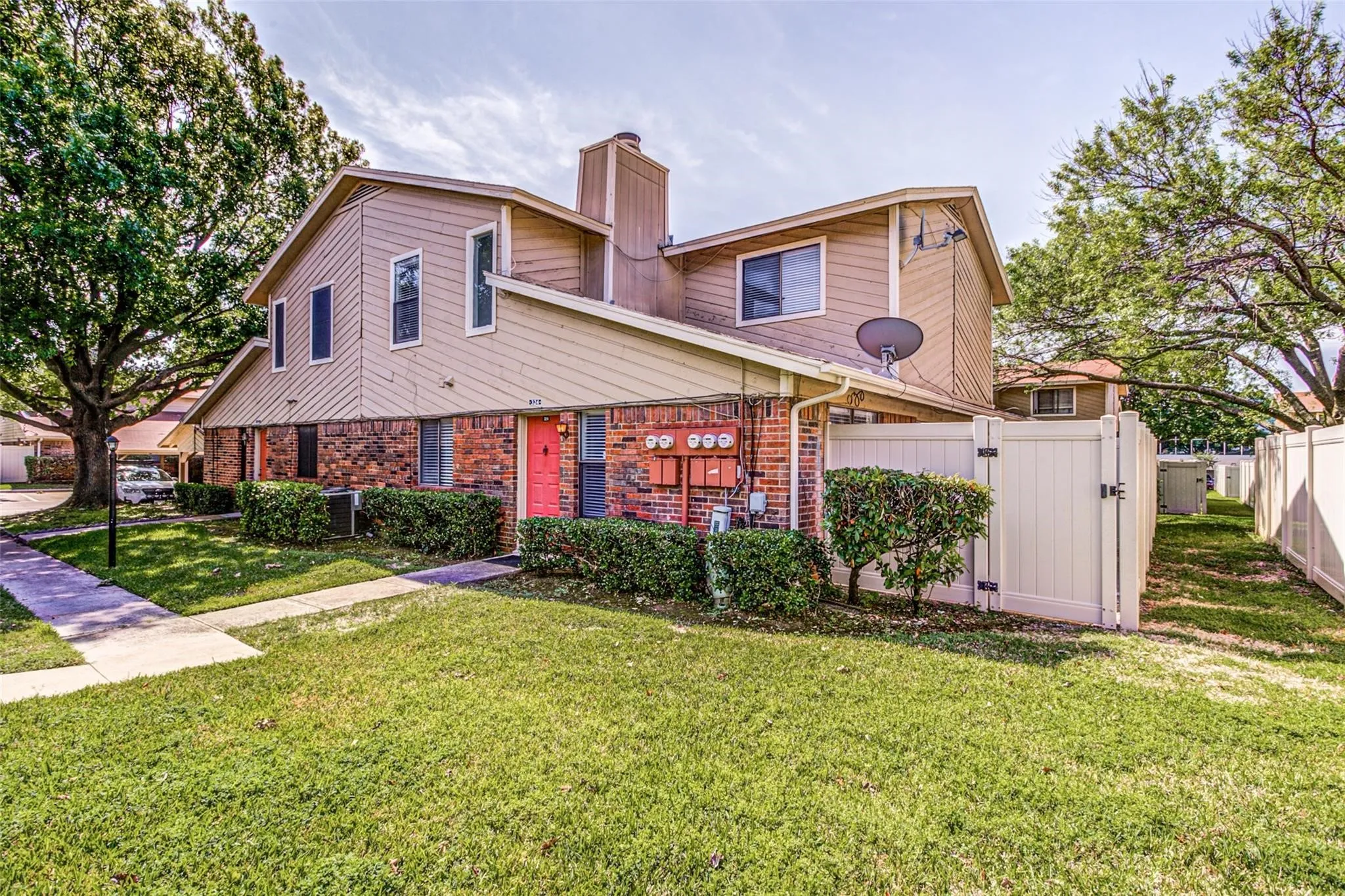 Condominium For Rent in Dallas County , 2240 Tarpley Road 324, Carrollton, Texas 75006, 3 Bedroom, 2 Bathroom, Garage spaces, 1,083 Sqft, built in 1982, mls#21335132, Real Estate Agent in Carrollton, Homes For Rent in Dallas county, Homes For Rent in Carrollton, Realtor in Carrollton Texas, Real Estate Brokerage Independent Realty Texas, Luminita Cordes Realtor