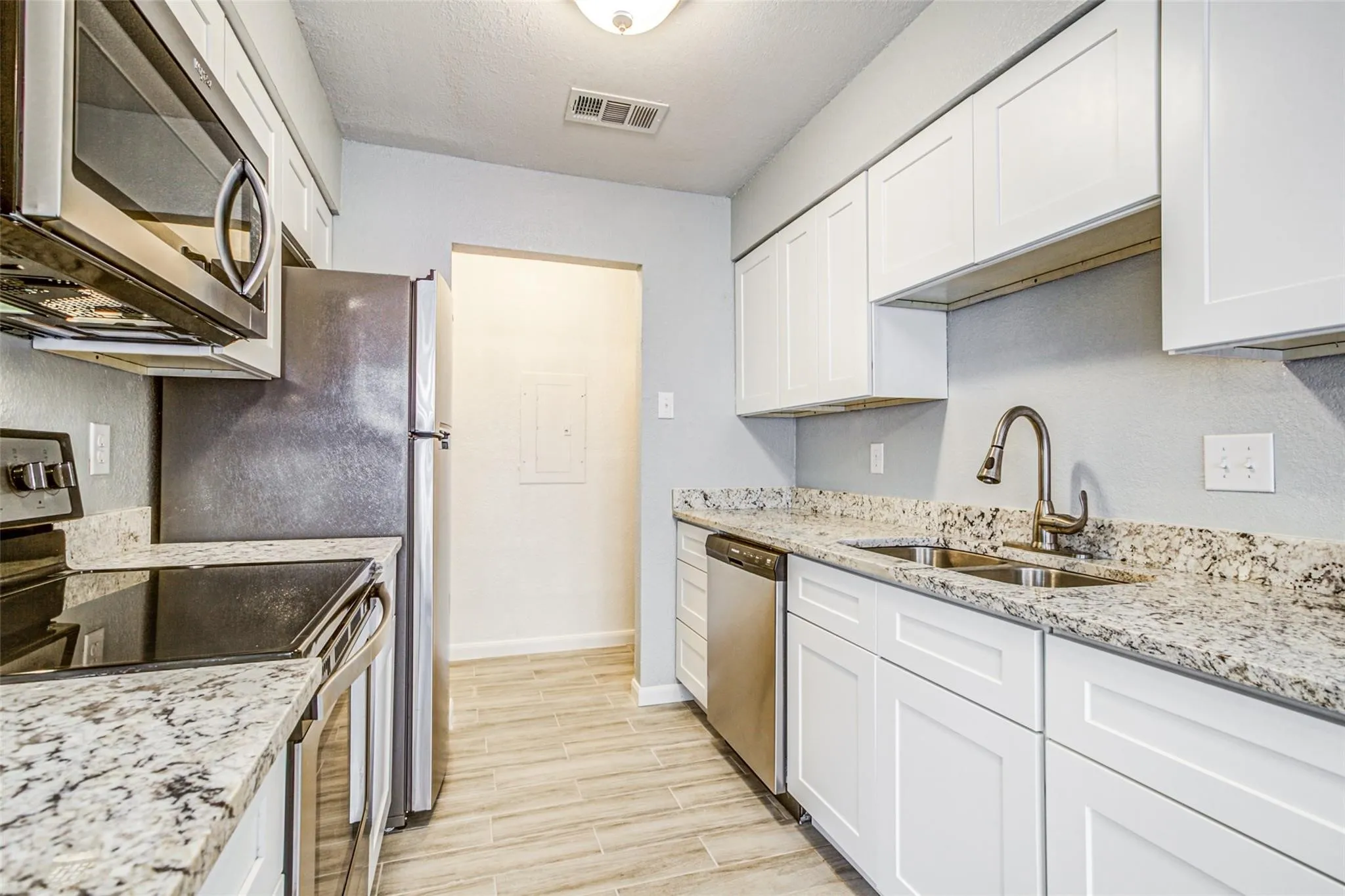 Condominium For Rent in Dallas County , 2240 Tarpley Road 324, Carrollton, Texas 75006, 3 Bedroom, 2 Bathroom, Garage spaces, 1,083 Sqft, built in 1982, mls#21335132, Real Estate Agent in Carrollton, Homes For Rent in Dallas county, Homes For Rent in Carrollton, Realtor in Carrollton Texas, Real Estate Brokerage Independent Realty Texas, Luminita Cordes Realtor