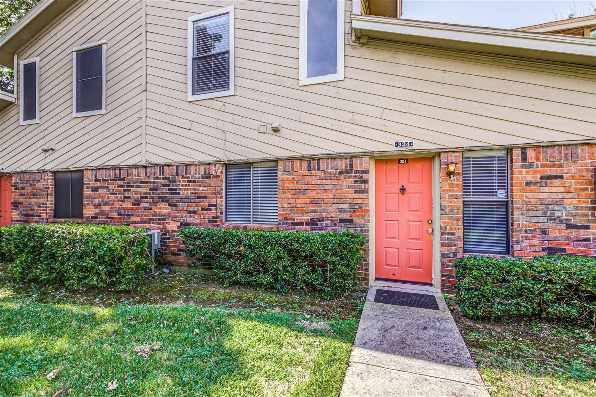 Condominium For Rent in Dallas County , 2240 Tarpley Road 324, Carrollton, Texas 75006, 3 Bedroom, 2 Bathroom, Garage spaces, 1,083 Sqft, built in 1982, mls#21335132, Real Estate Agent in Carrollton, Homes For Rent in Dallas county, Homes For Rent in Carrollton, Realtor in Carrollton Texas, Real Estate Brokerage Independent Realty Texas, Luminita Cordes Realtor