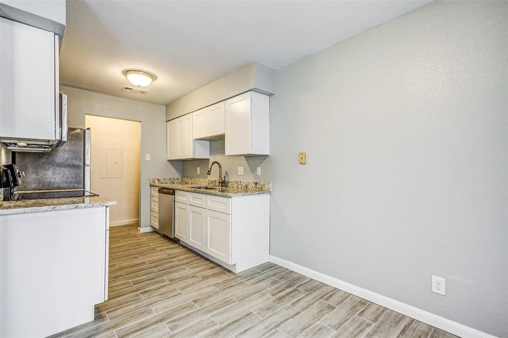 Condominium For Rent in Dallas County , 2240 Tarpley Road 324, Carrollton, Texas 75006, 3 Bedroom, 2 Bathroom, Garage spaces, 1,083 Sqft, built in 1982, mls#21335132, Real Estate Agent in Carrollton, Homes For Rent in Dallas county, Homes For Rent in Carrollton, Realtor in Carrollton Texas, Real Estate Brokerage Independent Realty Texas, Luminita Cordes Realtor
