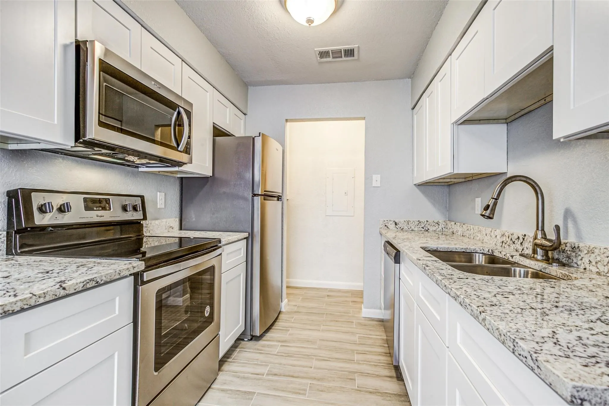 Condominium For Rent in Dallas County , 2240 Tarpley Road 324, Carrollton, Texas 75006, 3 Bedroom, 2 Bathroom, Garage spaces, 1,083 Sqft, built in 1982, mls#21335132, Real Estate Agent in Carrollton, Homes For Rent in Dallas county, Homes For Rent in Carrollton, Realtor in Carrollton Texas, Real Estate Brokerage Independent Realty Texas, Luminita Cordes Realtor