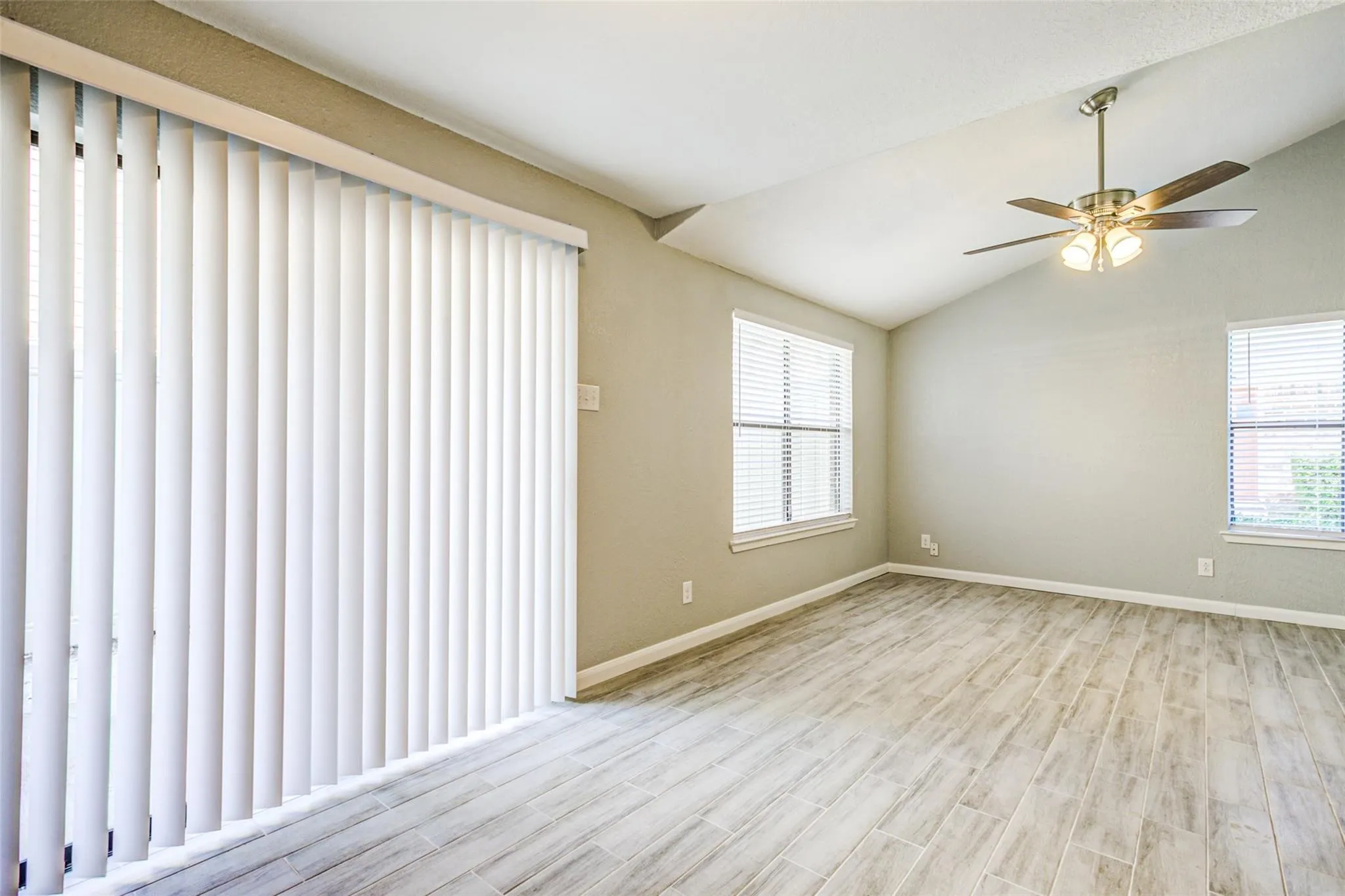 Condominium For Rent in Dallas County , 2240 Tarpley Road 324, Carrollton, Texas 75006, 3 Bedroom, 2 Bathroom, Garage spaces, 1,083 Sqft, built in 1982, mls#21335132, Real Estate Agent in Carrollton, Homes For Rent in Dallas county, Homes For Rent in Carrollton, Realtor in Carrollton Texas, Real Estate Brokerage Independent Realty Texas, Luminita Cordes Realtor