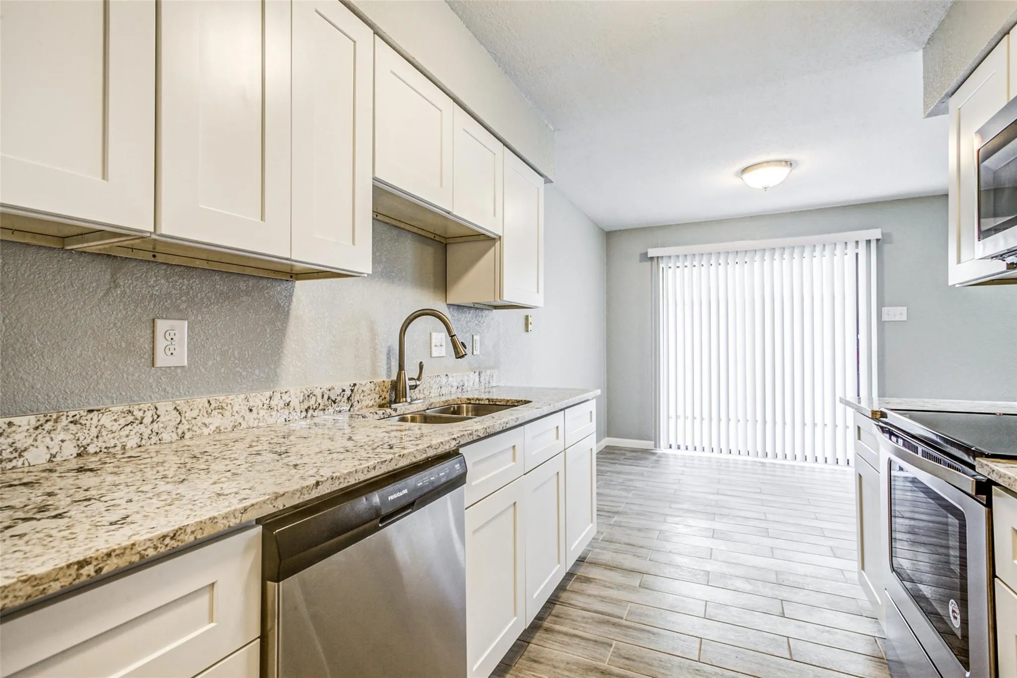 Condominium For Rent in Dallas County , 2240 Tarpley Road 324, Carrollton, Texas 75006, 3 Bedroom, 2 Bathroom, Garage spaces, 1,083 Sqft, built in 1982, mls#21335132, Real Estate Agent in Carrollton, Homes For Rent in Dallas county, Homes For Rent in Carrollton, Realtor in Carrollton Texas, Real Estate Brokerage Independent Realty Texas, Luminita Cordes Realtor