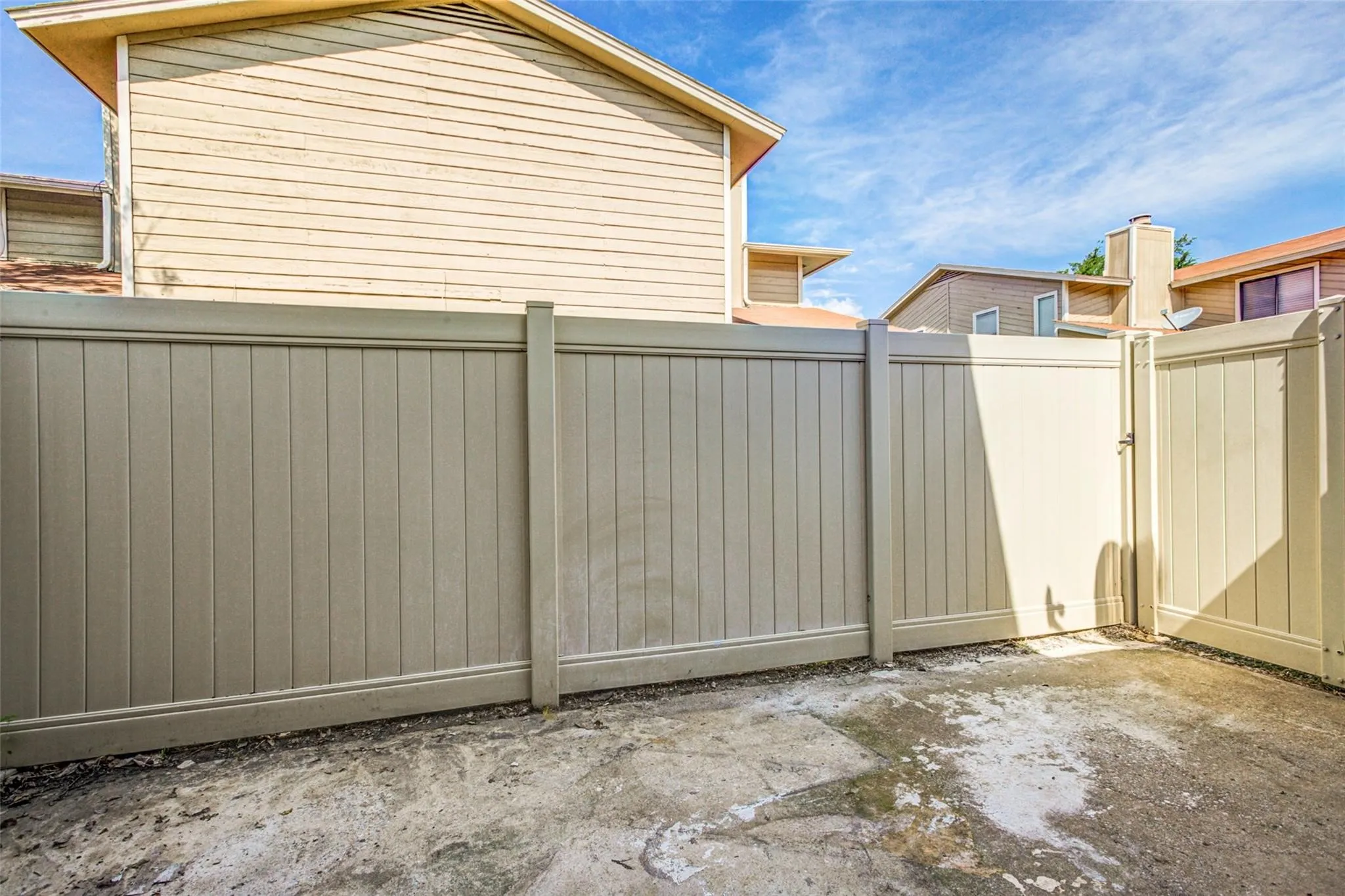 Condominium For Rent in Dallas County , 2240 Tarpley Road 324, Carrollton, Texas 75006, 3 Bedroom, 2 Bathroom, Garage spaces, 1,083 Sqft, built in 1982, mls#21335132, Real Estate Agent in Carrollton, Homes For Rent in Dallas county, Homes For Rent in Carrollton, Realtor in Carrollton Texas, Real Estate Brokerage Independent Realty Texas, Luminita Cordes Realtor