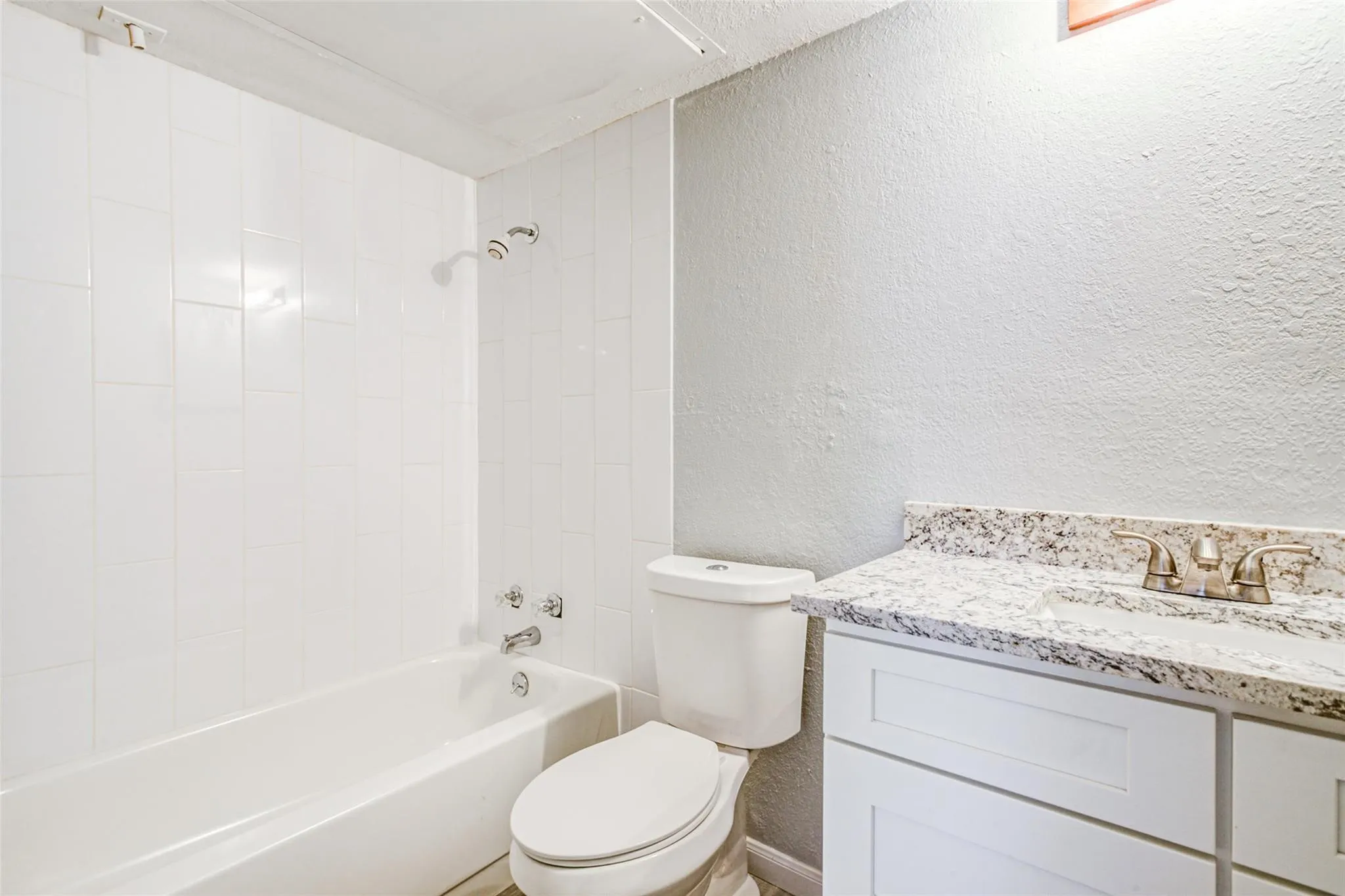 Condominium For Rent in Dallas County , 2240 Tarpley Road 324, Carrollton, Texas 75006, 3 Bedroom, 2 Bathroom, Garage spaces, 1,083 Sqft, built in 1982, mls#21335132, Real Estate Agent in Carrollton, Homes For Rent in Dallas county, Homes For Rent in Carrollton, Realtor in Carrollton Texas, Real Estate Brokerage Independent Realty Texas, Luminita Cordes Realtor
