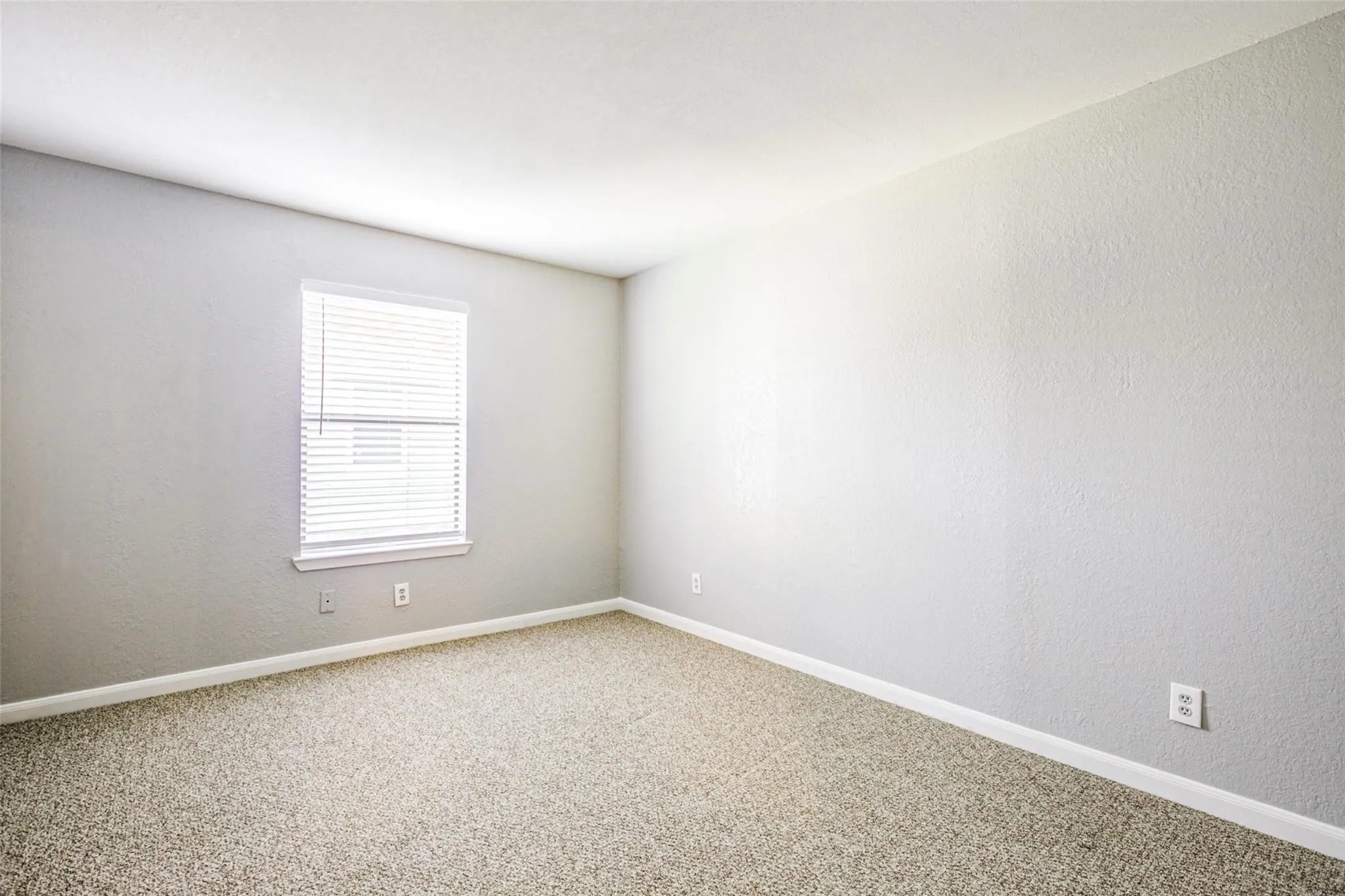 Condominium For Rent in Dallas County , 2240 Tarpley Road 324, Carrollton, Texas 75006, 3 Bedroom, 2 Bathroom, Garage spaces, 1,083 Sqft, built in 1982, mls#21335132, Real Estate Agent in Carrollton, Homes For Rent in Dallas county, Homes For Rent in Carrollton, Realtor in Carrollton Texas, Real Estate Brokerage Independent Realty Texas, Luminita Cordes Realtor